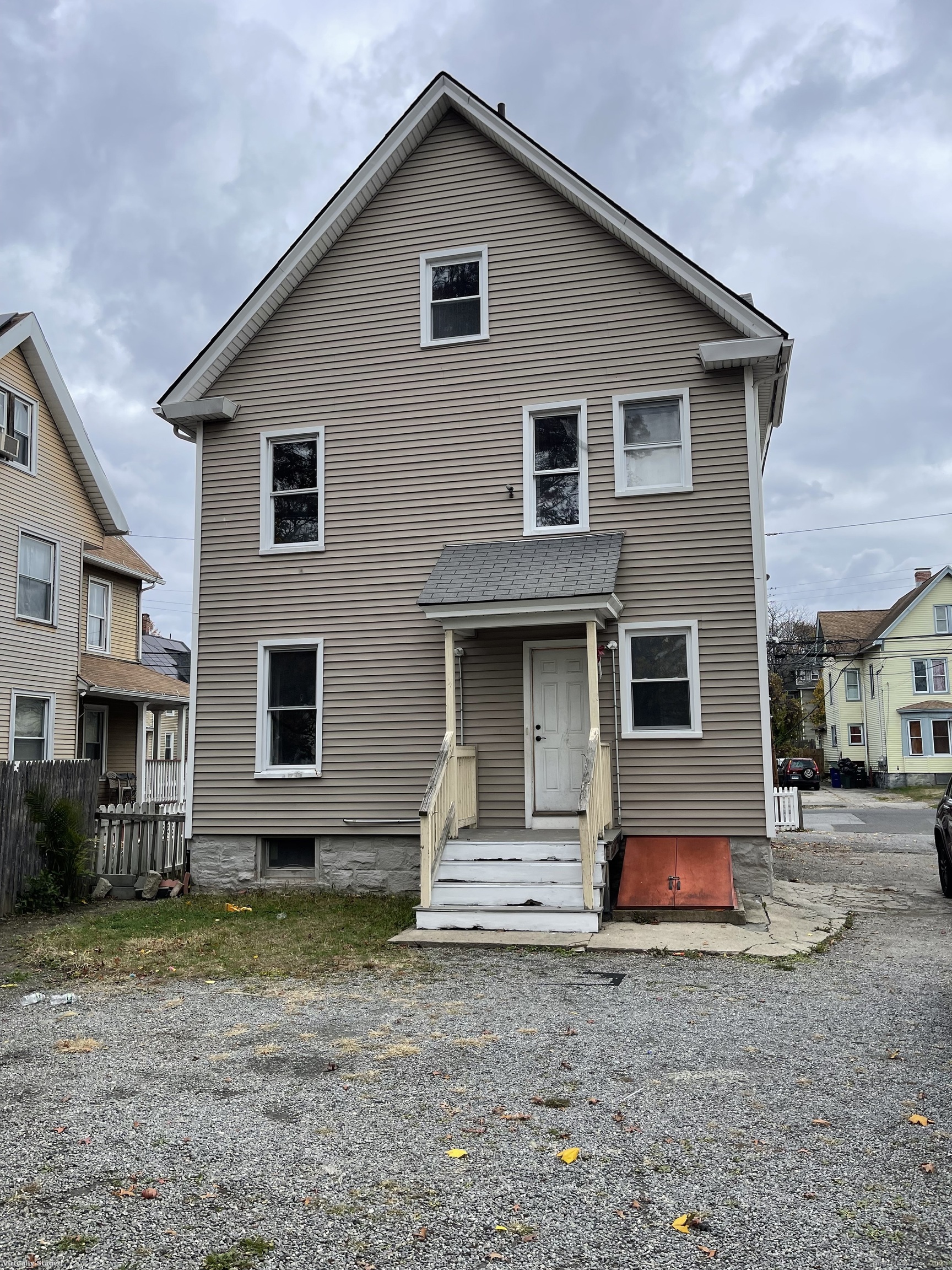 1199 Iranistan Avenue