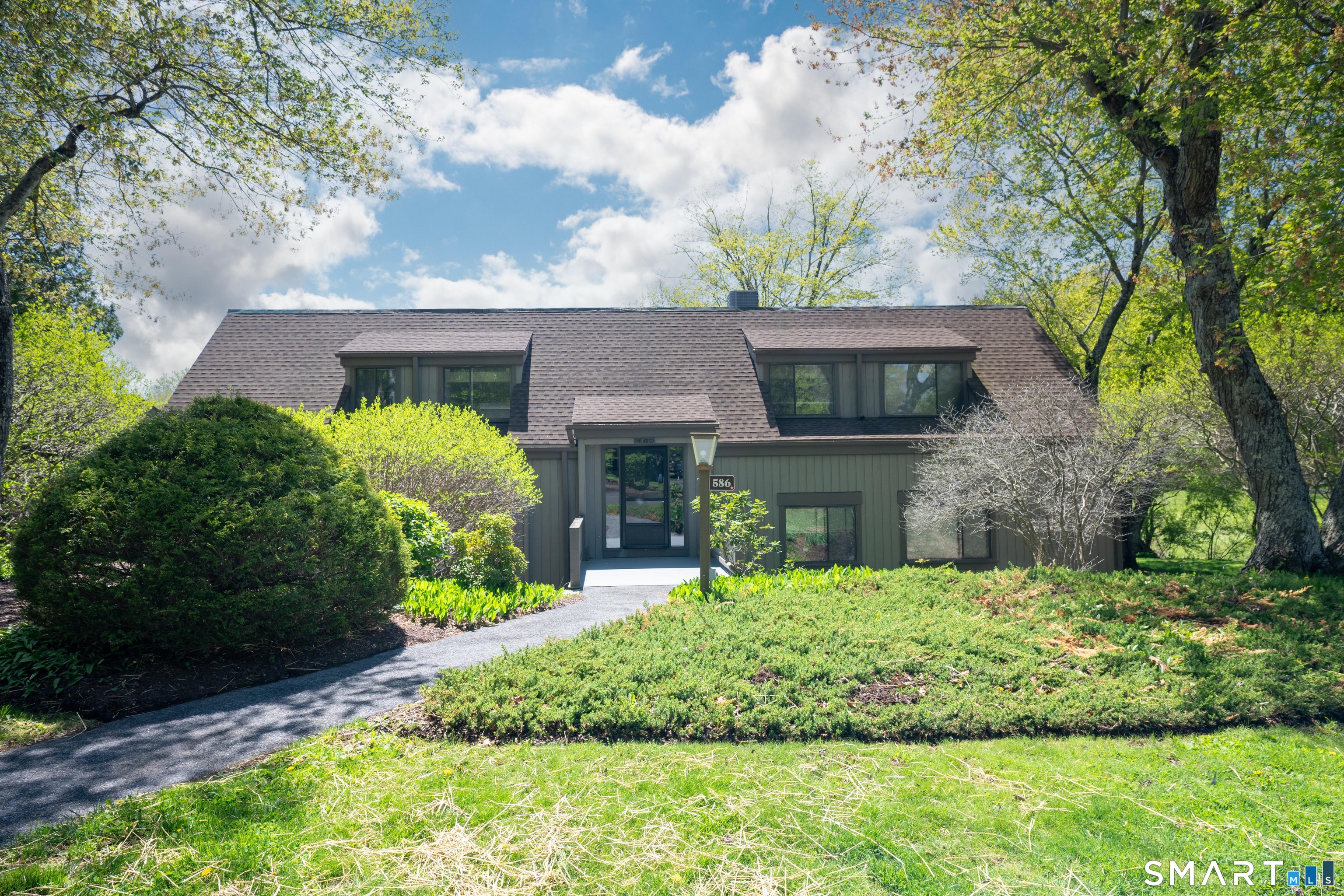 586 Heritage Village C