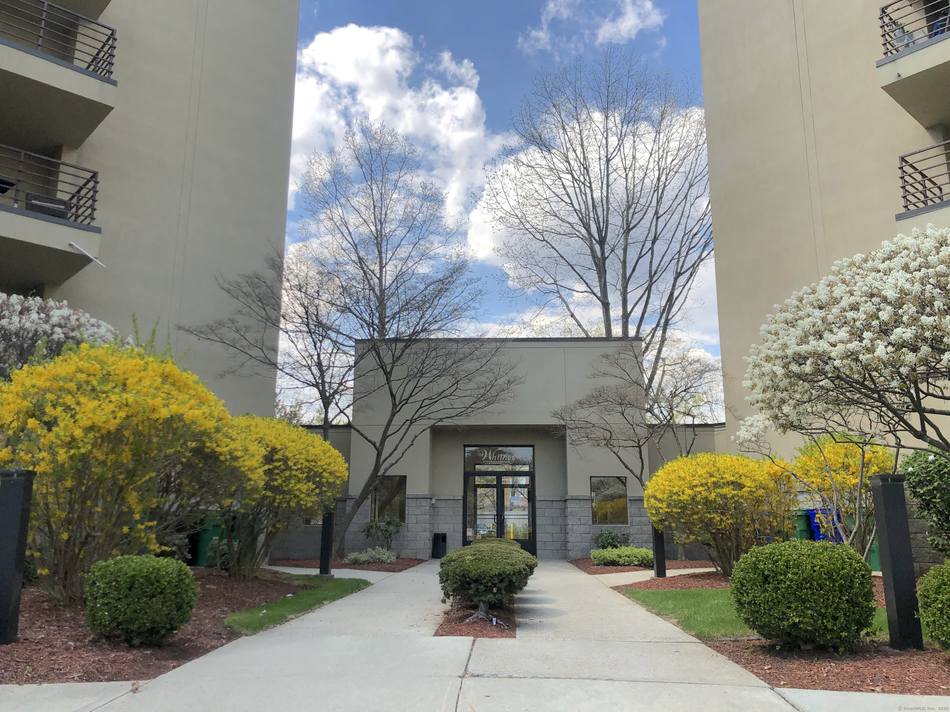 Rental Property at Whitney Avenue 512, Hamden, Connecticut - Bedrooms: 1 
Bathrooms: 1 
Rooms: 3  - $1,700 MO.