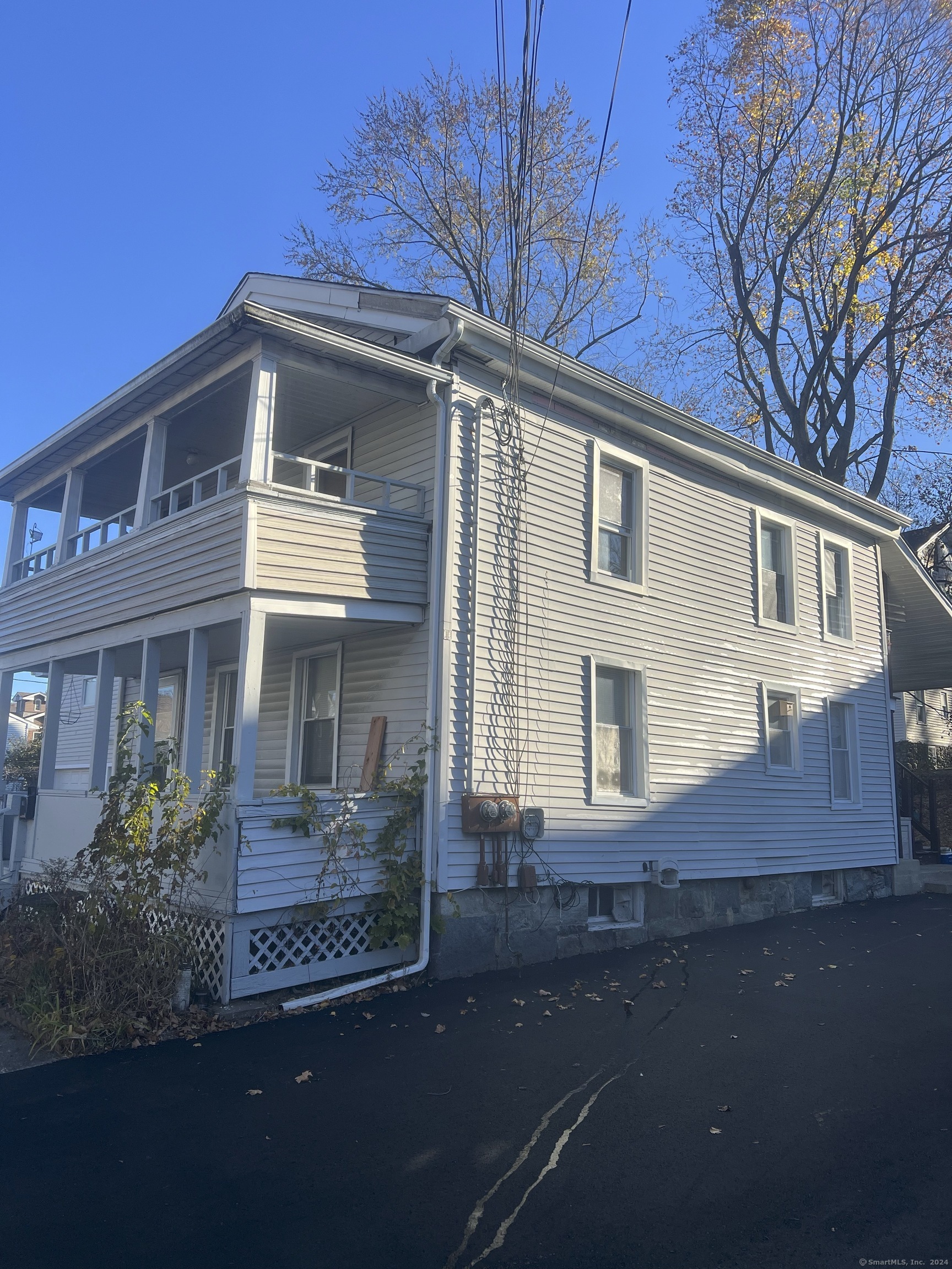 117 Curtiss Street, Naugatuck, Connecticut - 4 Bedrooms  
2 Bathrooms  
6 Rooms - 