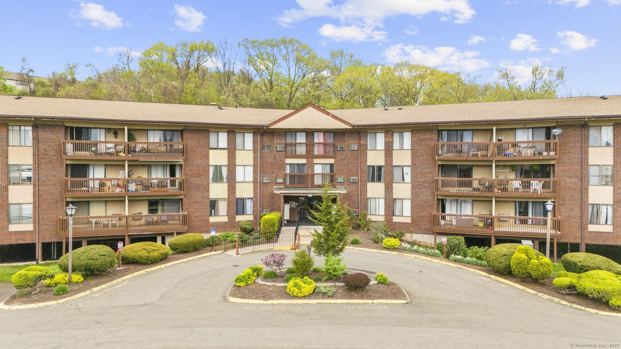 Cromwell Hills Drive 2306, Cromwell, Connecticut - 2 Bedrooms  
2 Bathrooms  
4 Rooms - 