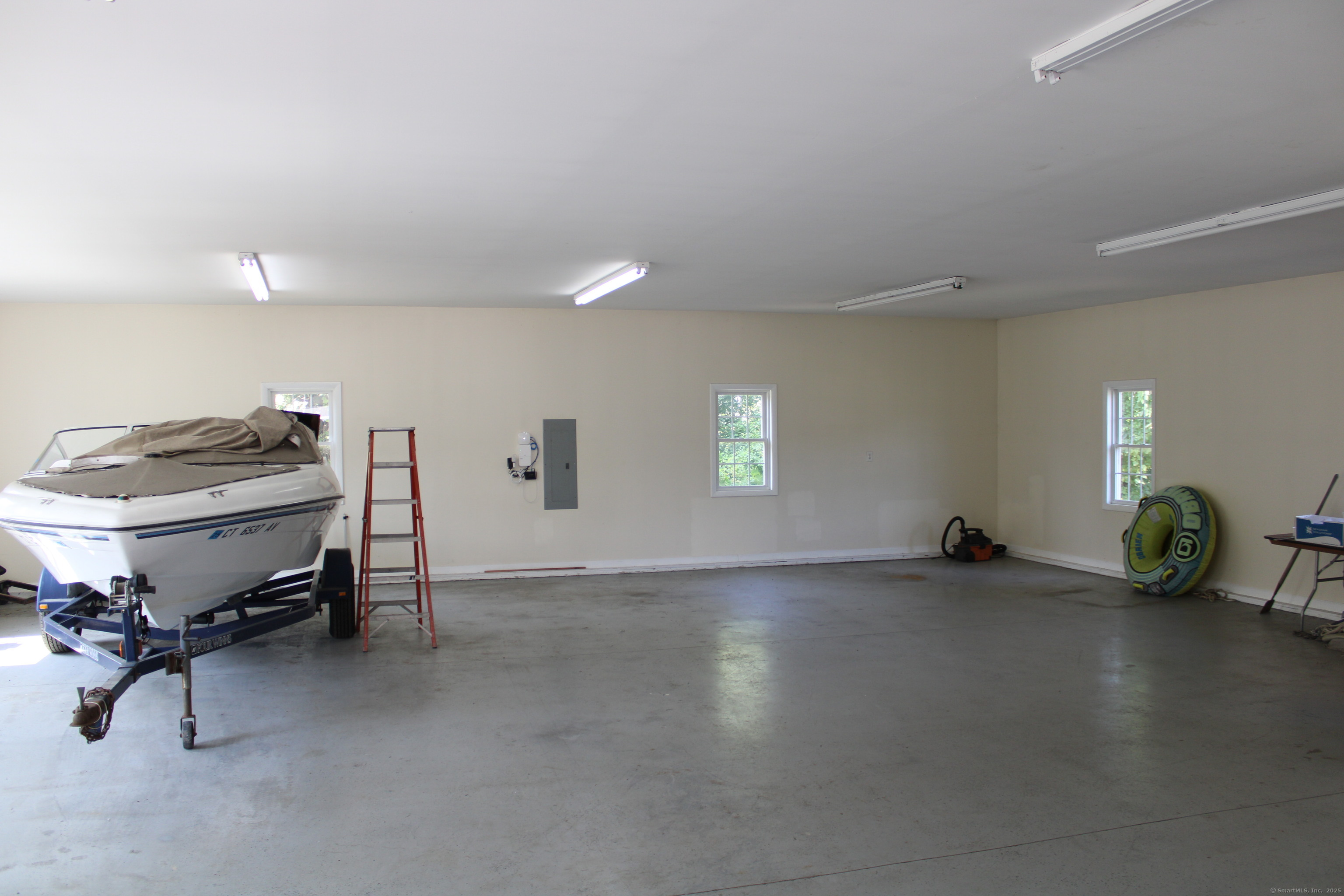 Portland, Connecticut 06480, United States, ,2 BathroomsBathrooms,Commercial,Active,190599