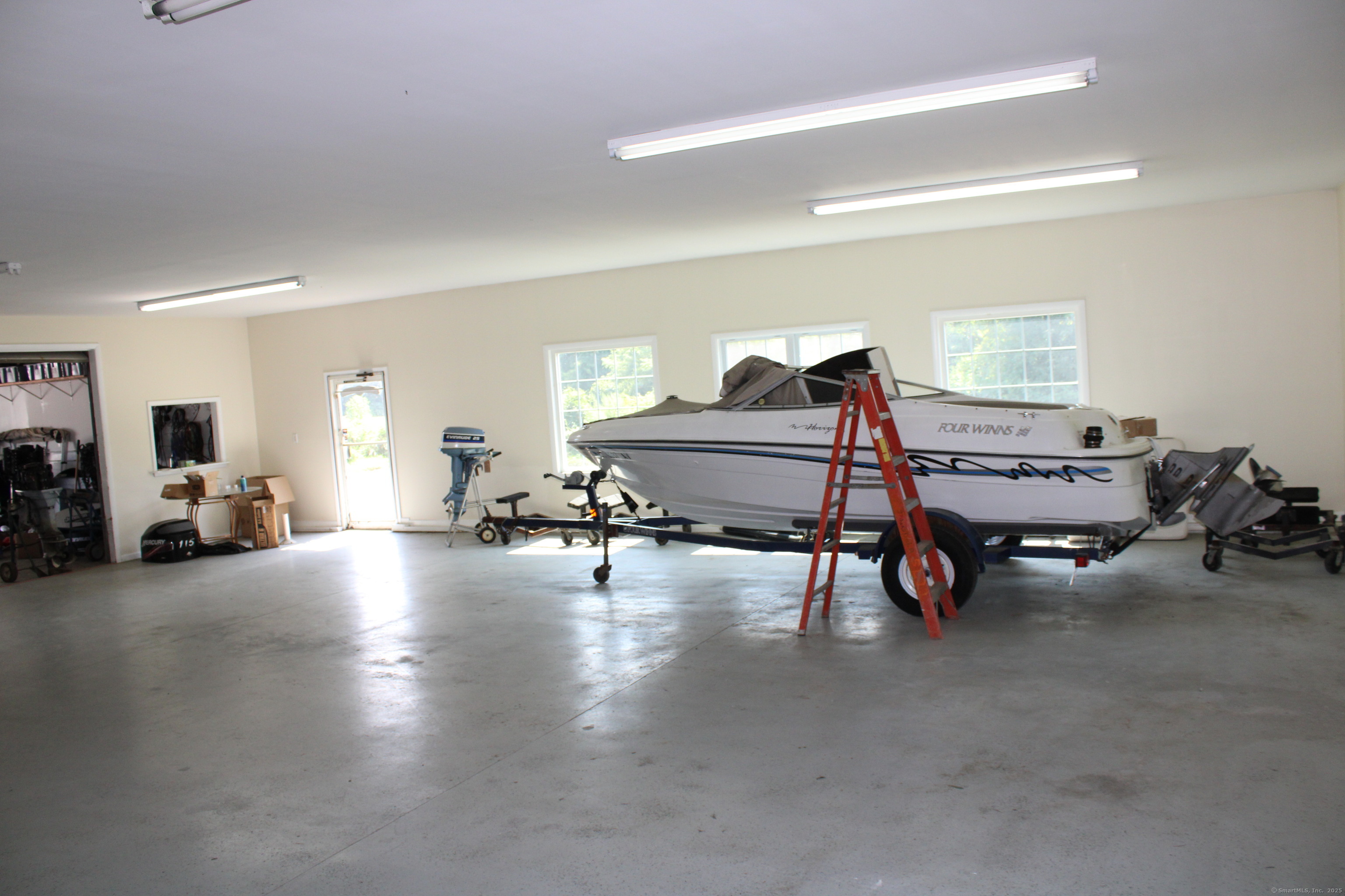 Portland, Connecticut 06480, United States, ,2 BathroomsBathrooms,Commercial,Active,190599