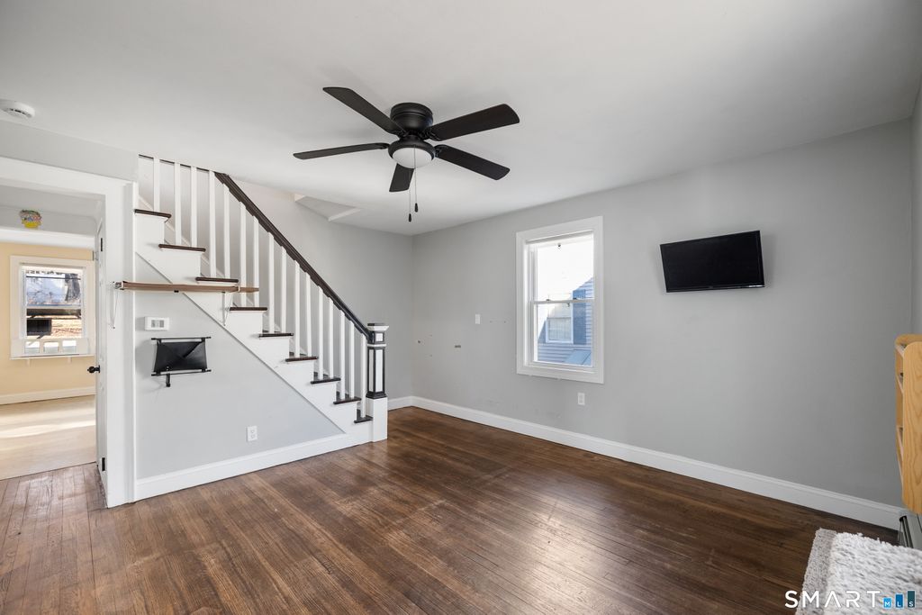 Photo of 581 High Street, Middletown, CT 06457 (MLS # 24144541)