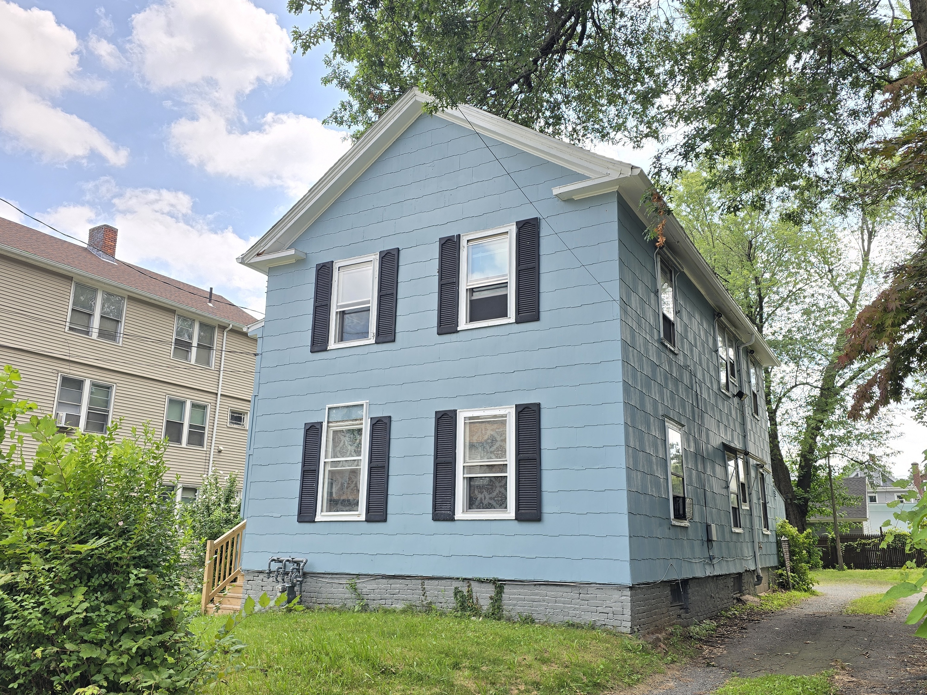 Hartford, Connecticut 06106, United States, 4 Bedrooms Bedrooms, ,2 BathroomsBathrooms,Residential,Pending,184511