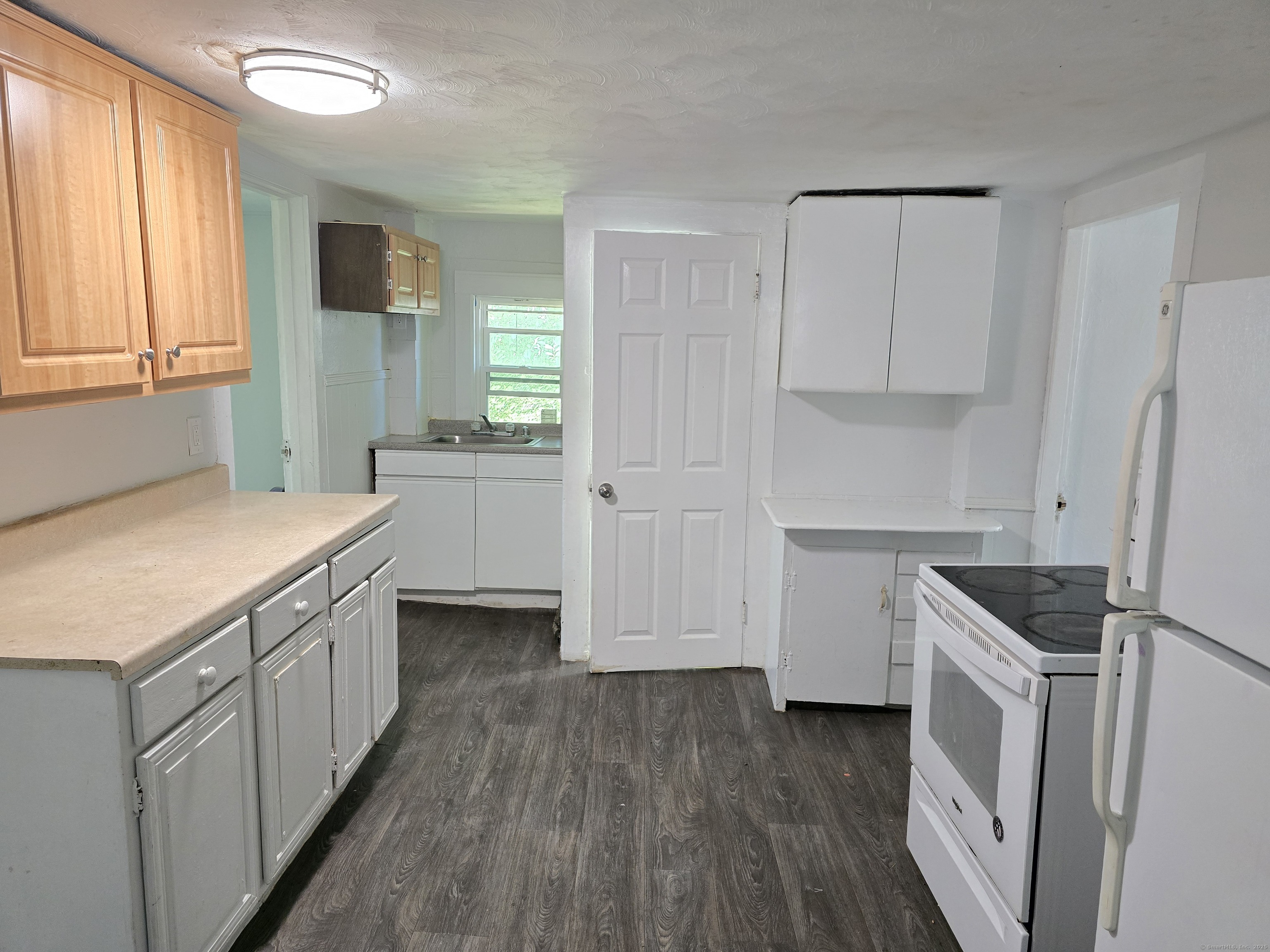 Hartford, Connecticut 06106, United States, 4 Bedrooms Bedrooms, ,2 BathroomsBathrooms,Residential,Pending,184511