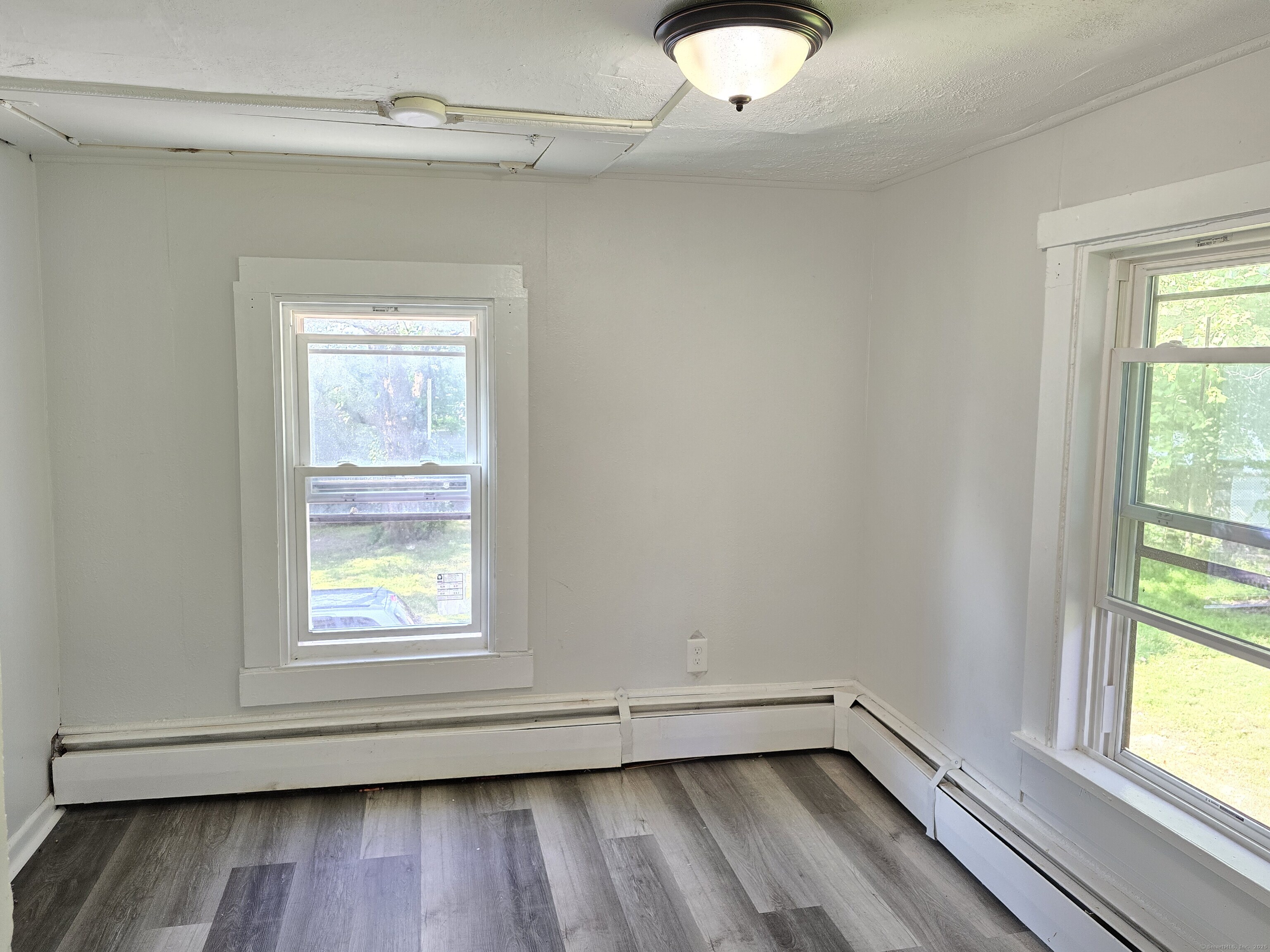 Hartford, Connecticut 06106, United States, 4 Bedrooms Bedrooms, ,2 BathroomsBathrooms,Residential,Pending,184511