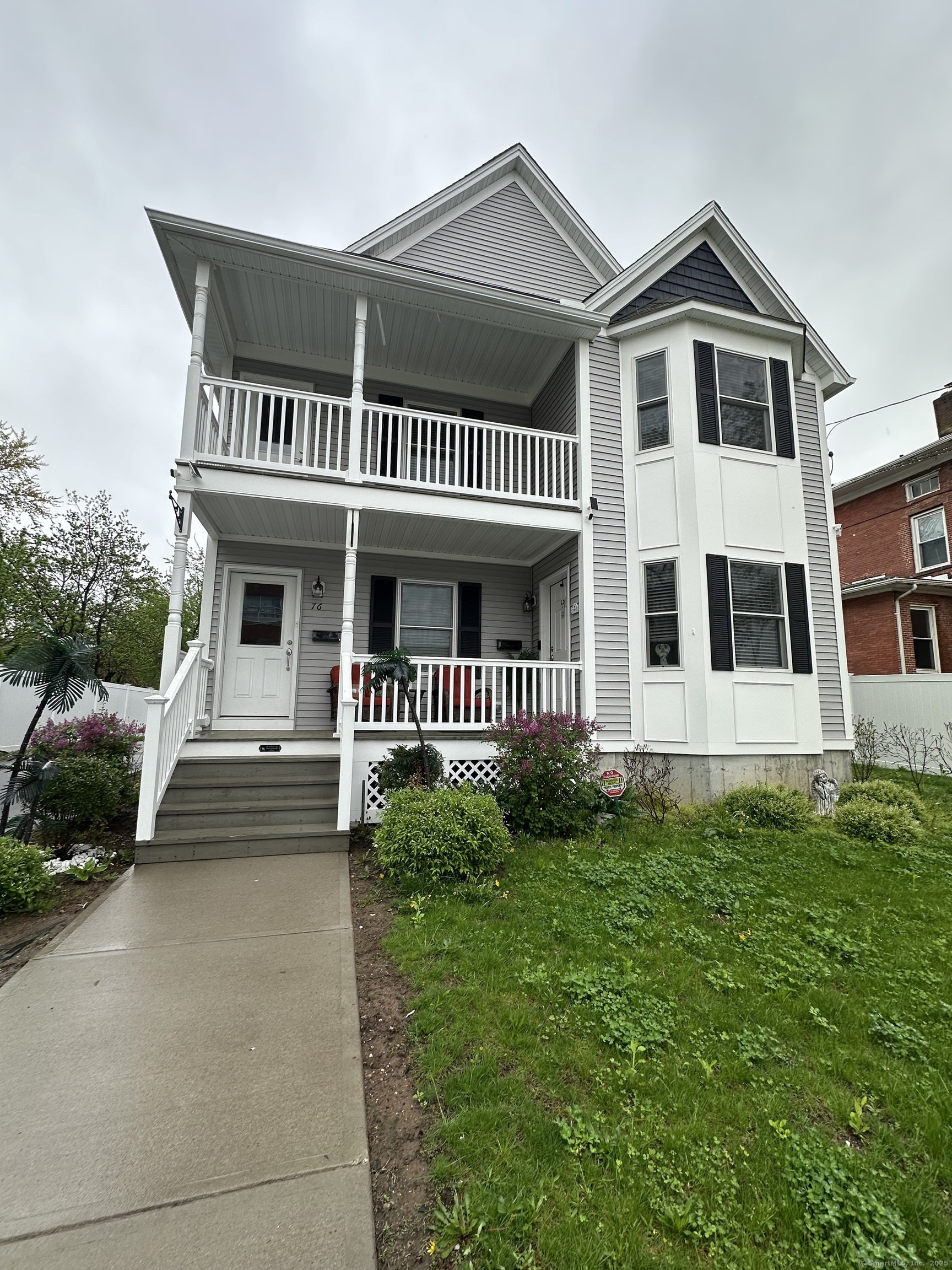 Edwards Street, Hartford, Connecticut - 3 Bedrooms  
1 Bathrooms  
6 Rooms - 