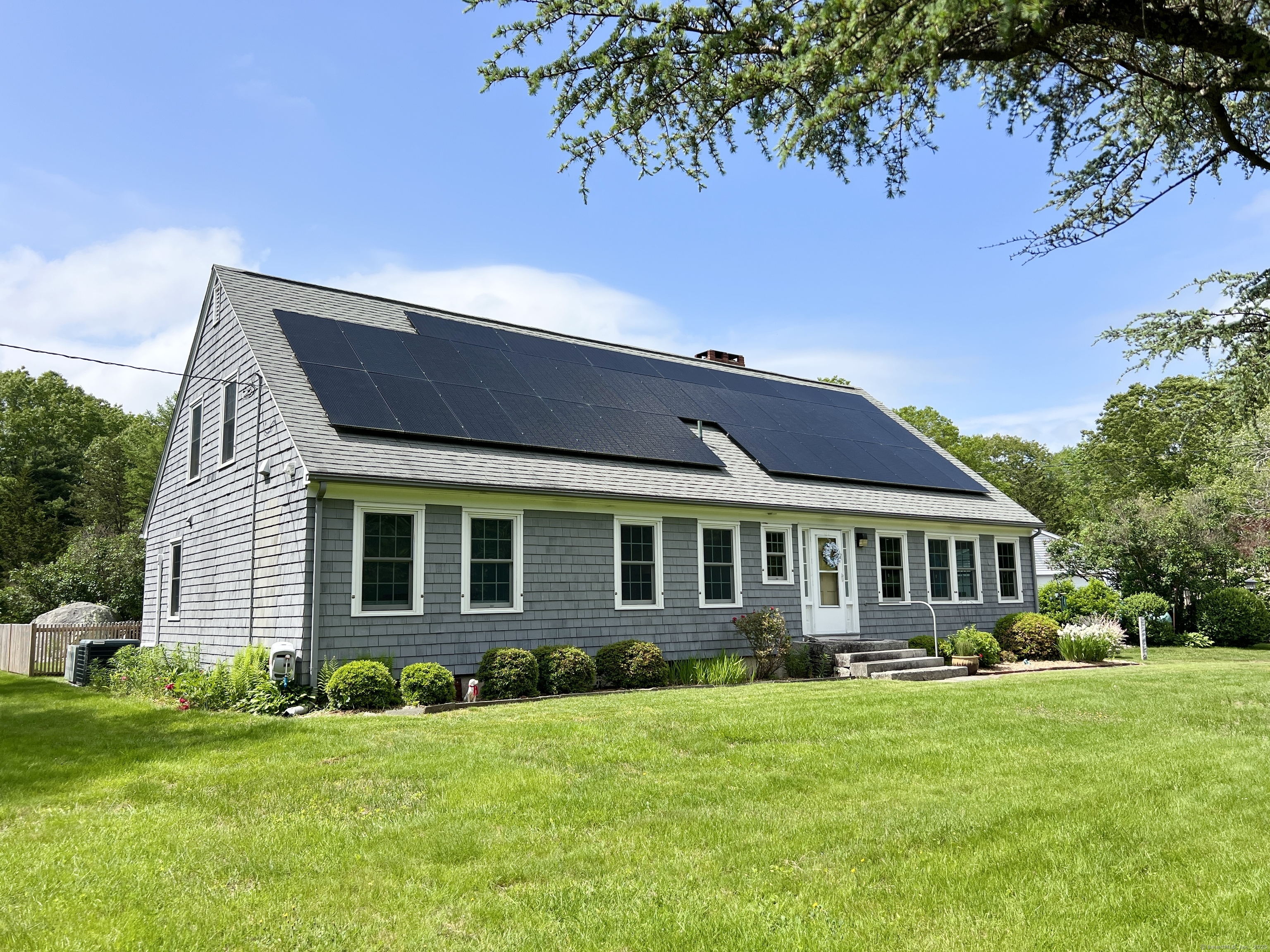 Property for Sale at Quaker Farm Road, Groton, Connecticut - Bedrooms: 5 
Bathrooms: 4.5 
Rooms: 9  - $895,000