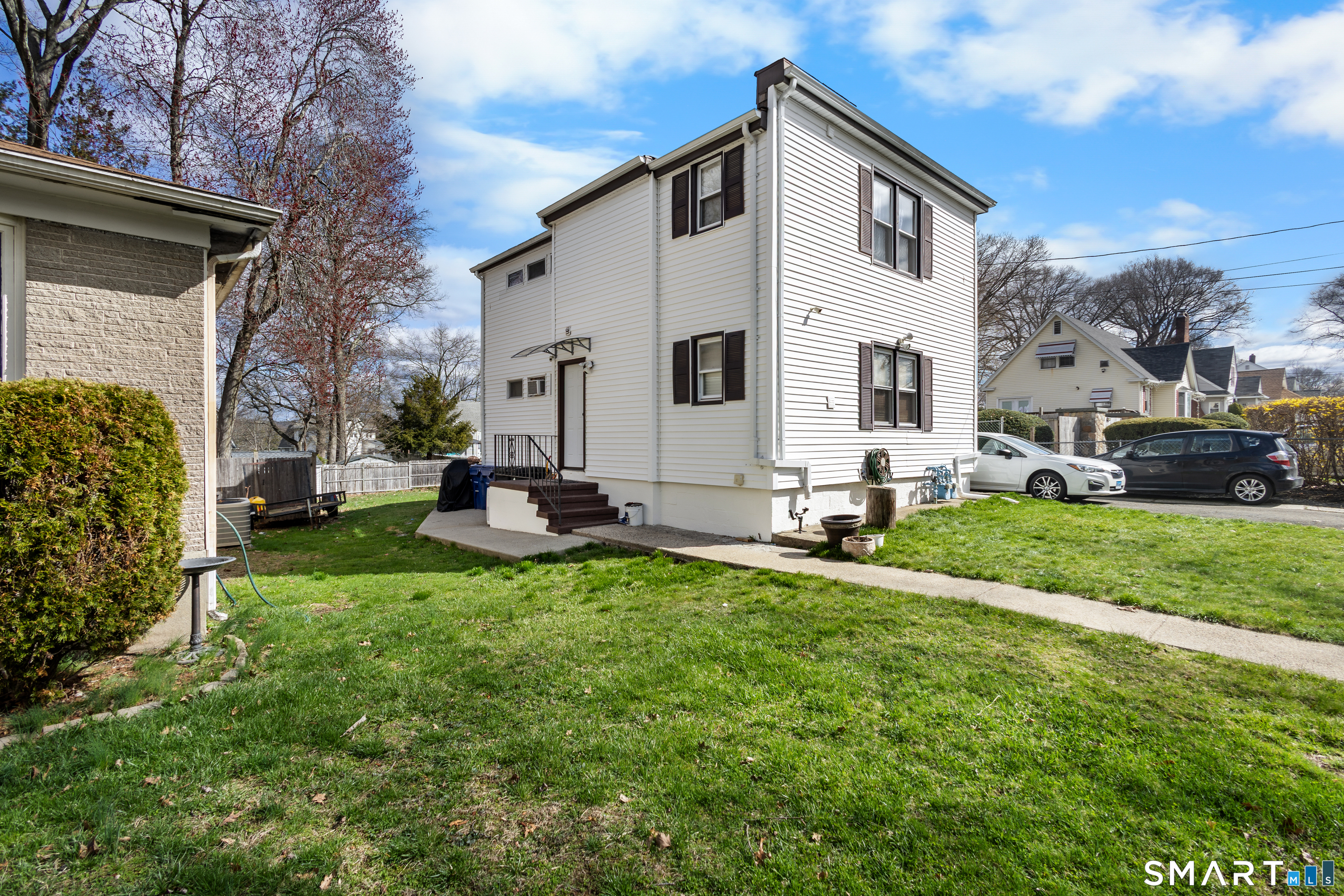 61 Hillside Street