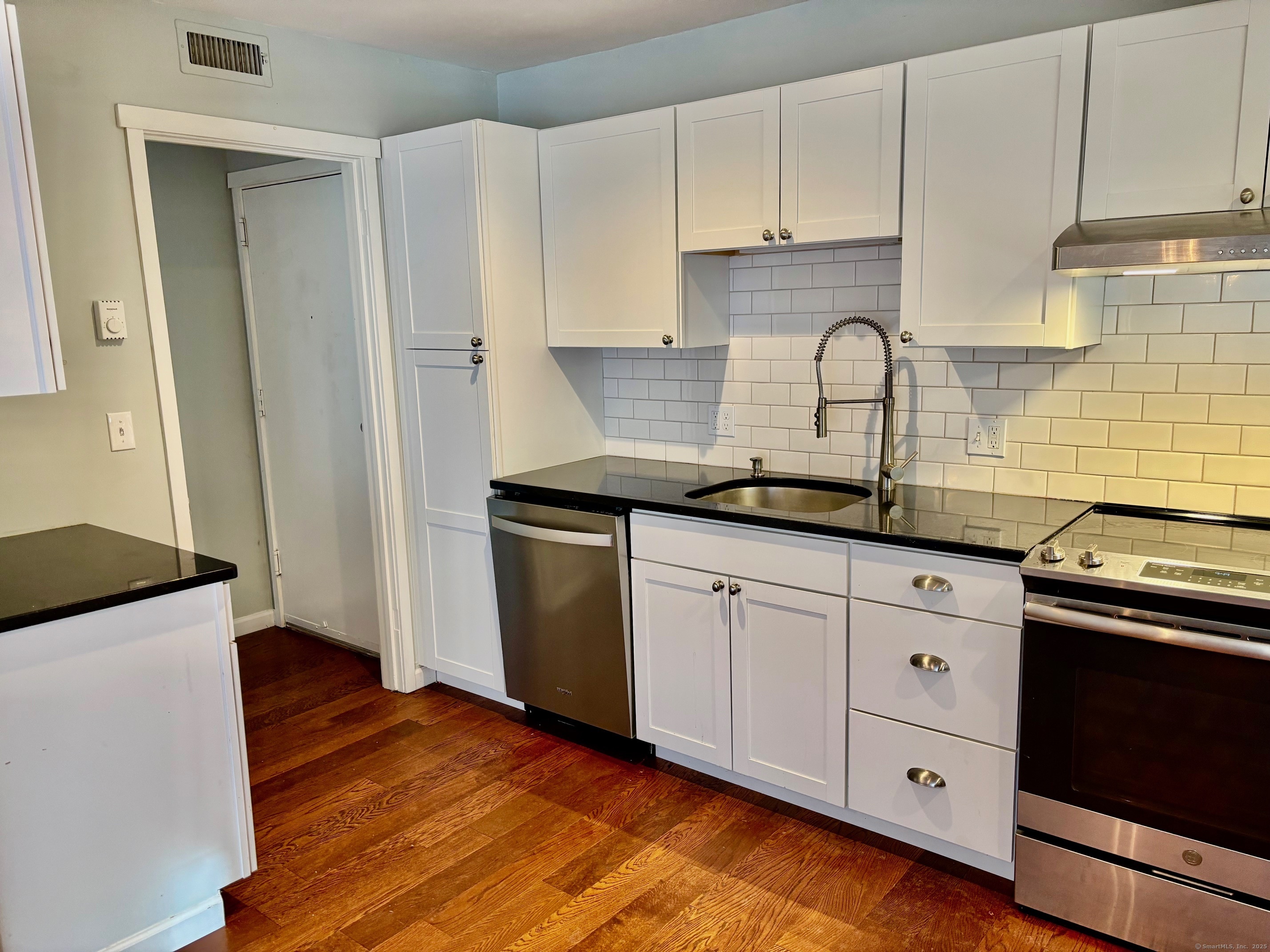 562 Poverty Road #E, Southbury, Connecticut image 3