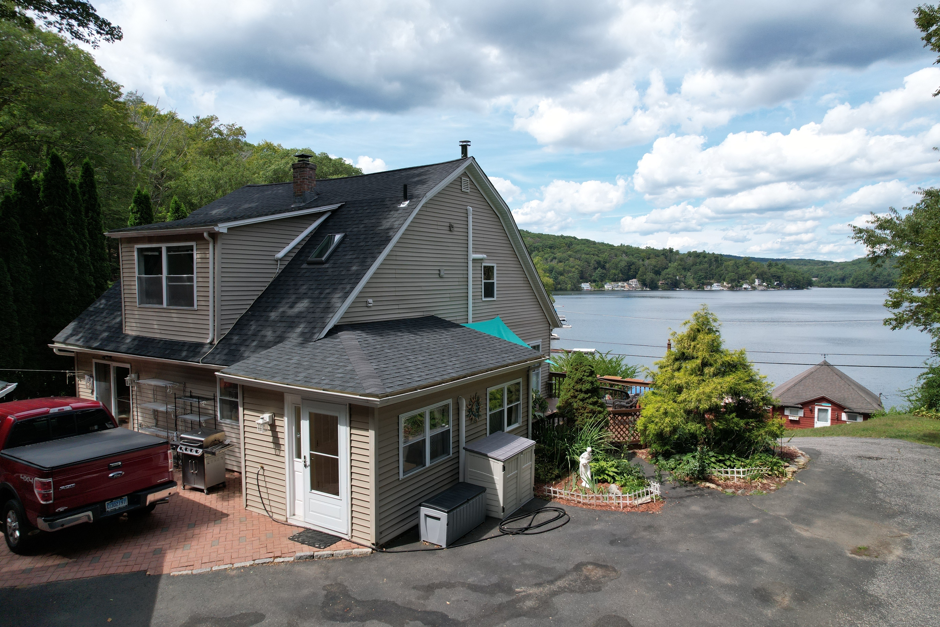 819 East Wakefield Boulevard