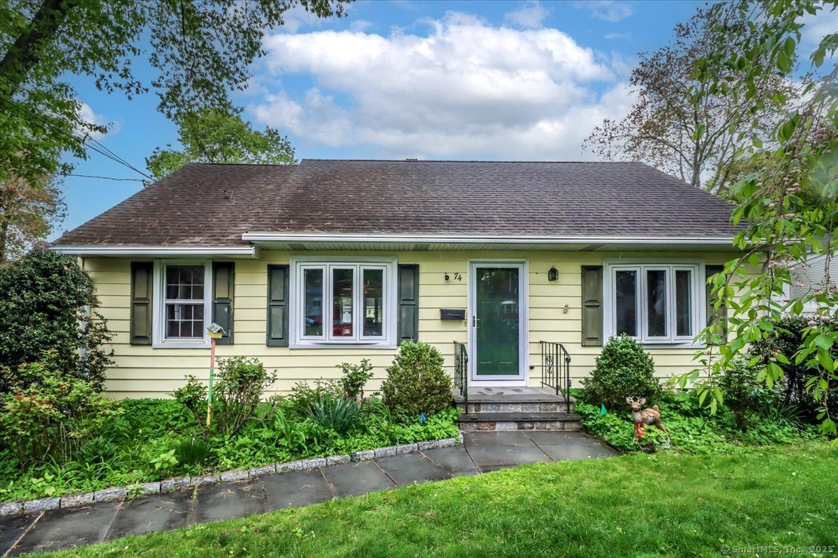 Property for Sale at Ridge Park Avenue, Stamford, Connecticut - Bedrooms: 3 
Bathrooms: 2 
Rooms: 6  - $649,000