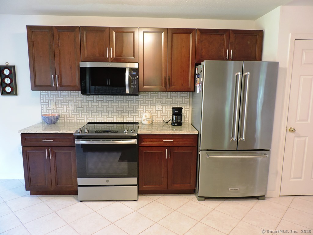 2 Abbewood Drive #2, Enfield, Connecticut image 9