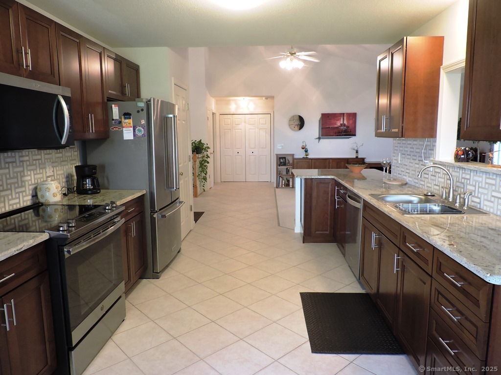 2 Abbewood Drive #2, Enfield, Connecticut image 6