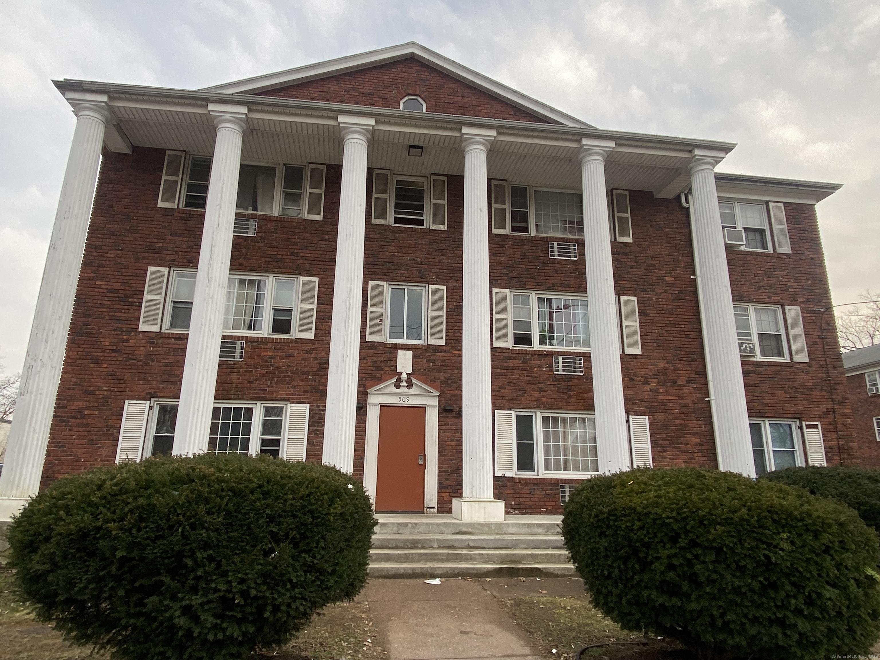 Property for Sale at Burnside Avenue Apt C9, East Hartford, Connecticut - Bedrooms: 2 
Bathrooms: 1 
Rooms: 5  - $125,000