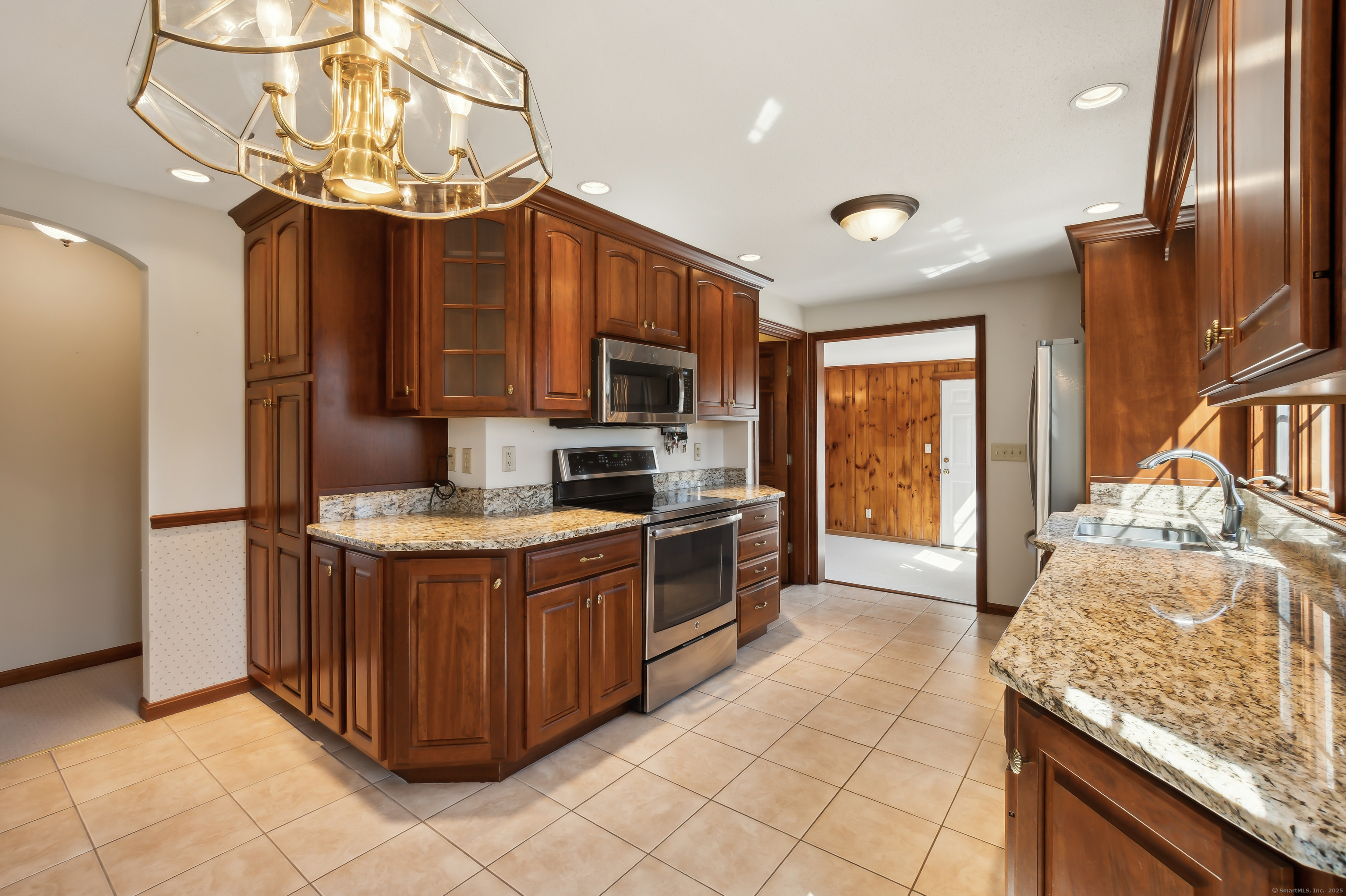 1099 N Grand Street, Suffield, Connecticut image 7