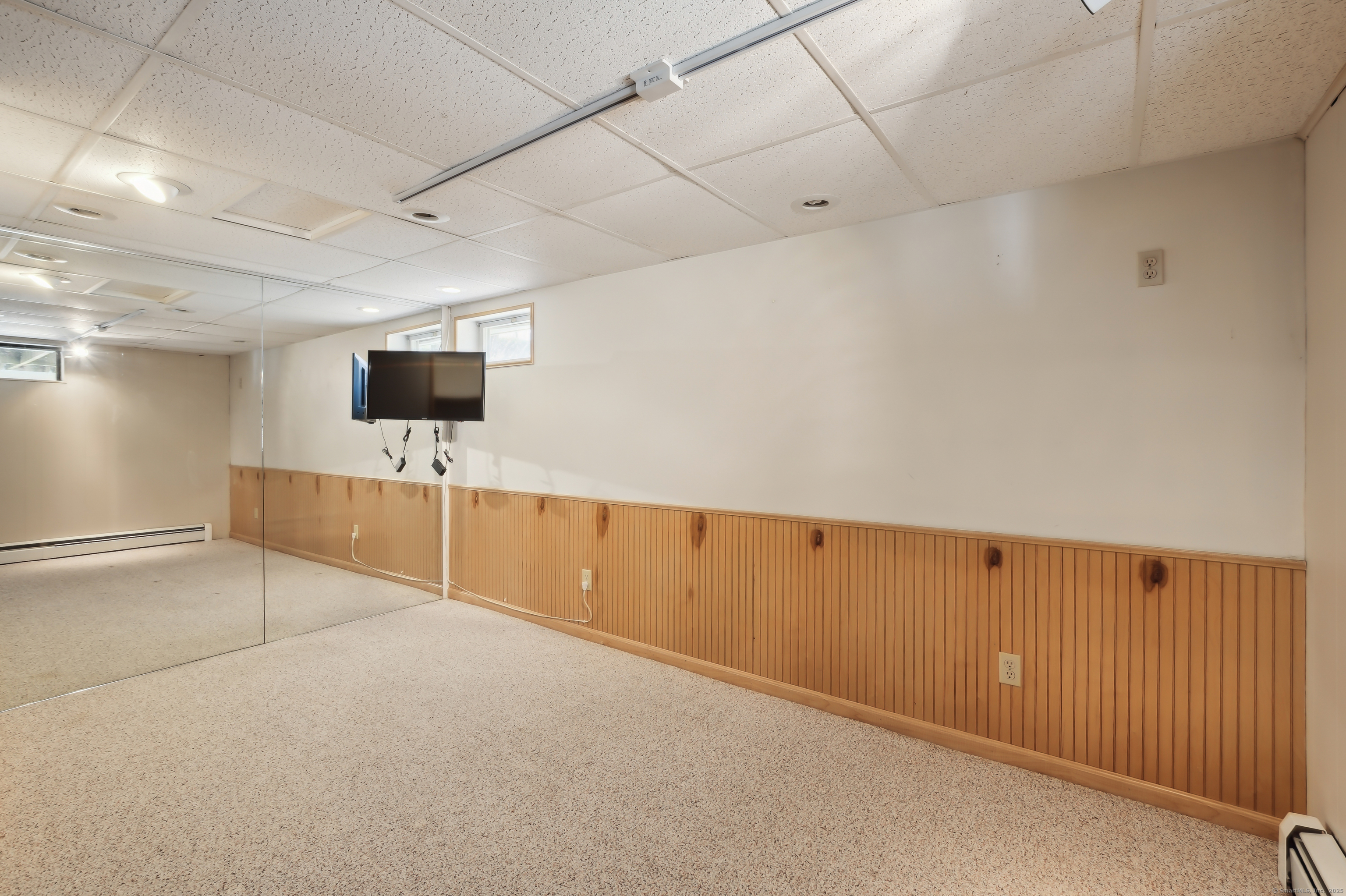 1099 N Grand Street, Suffield, Connecticut image 24