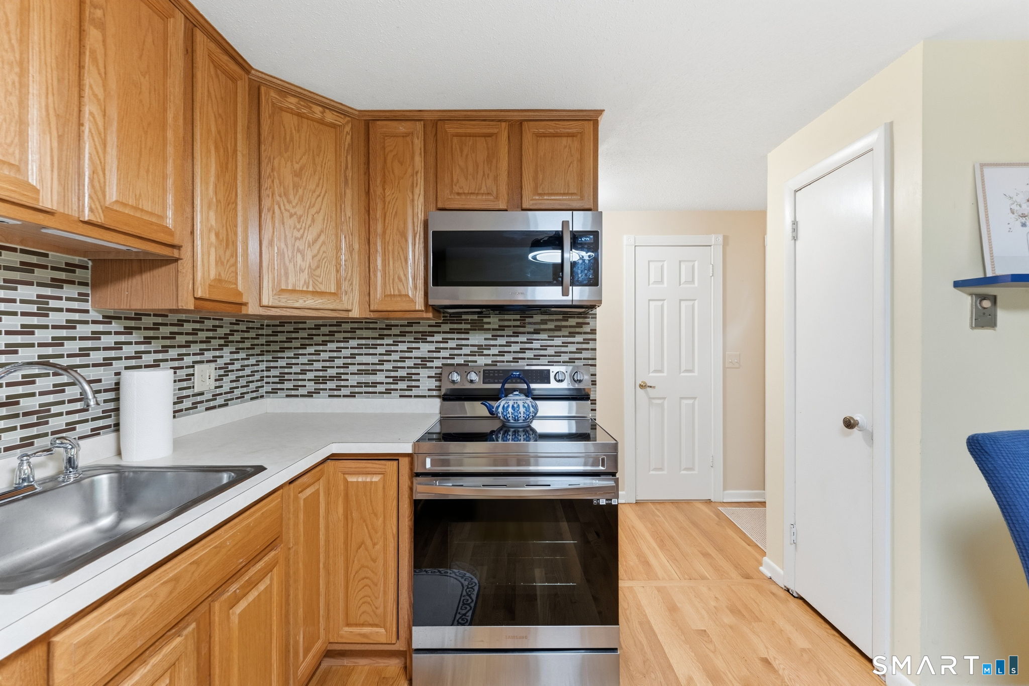 273 Queen Street 13E