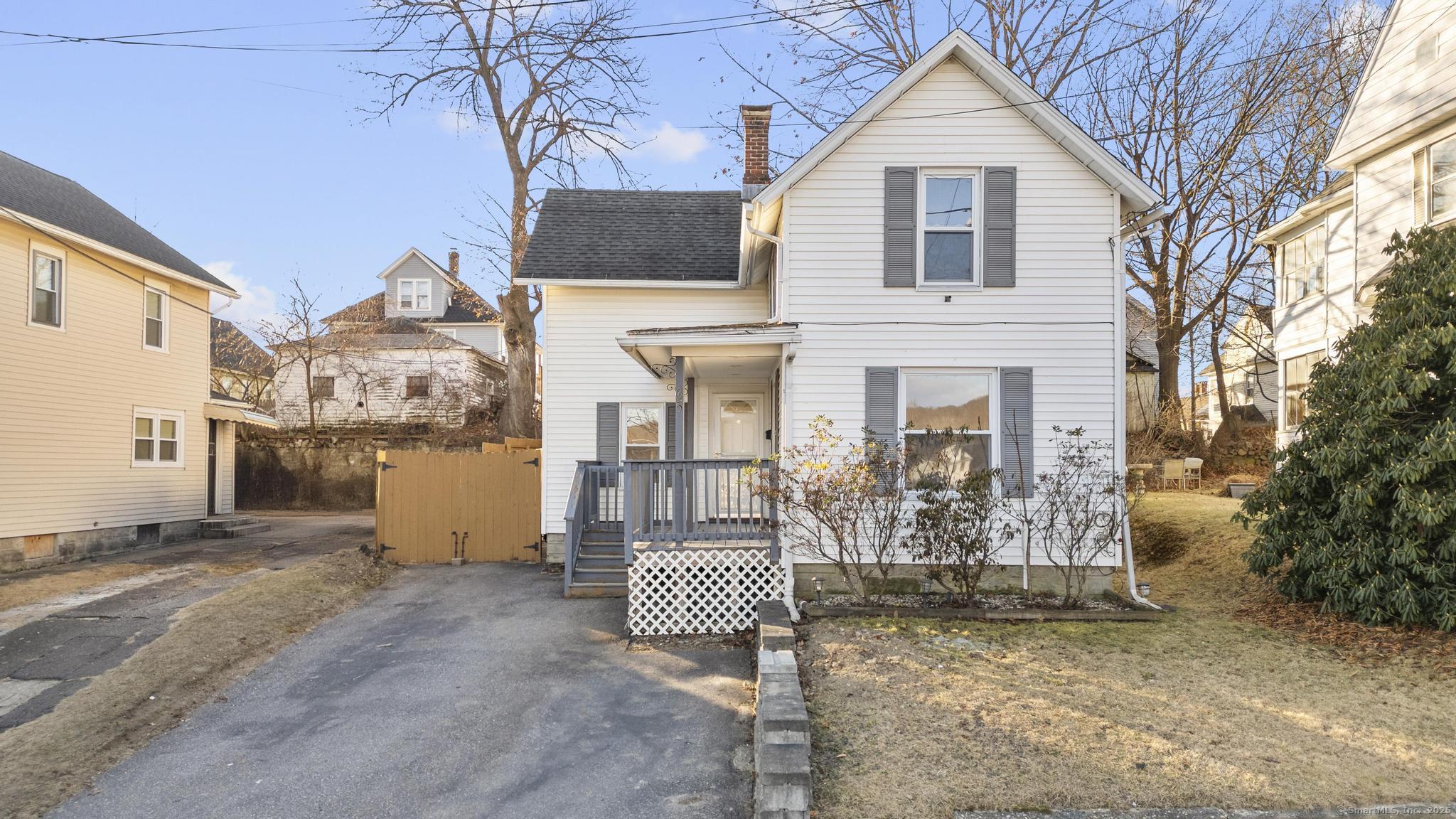 North Street, Torrington, Connecticut - 2 Bedrooms  
1 Bathrooms  
6 Rooms - 