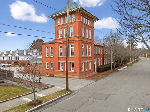 18 Fair Street APT 5 Guilford CT 06437