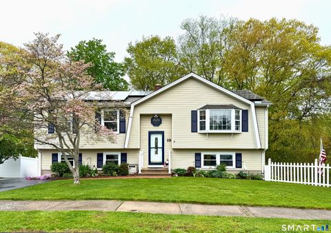 Photo of 19 Robertson Drive, Hamden, CT 06518 (MLS # 24173067)