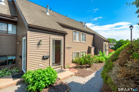 Condo For Sale - 15 Hollister Way #15<br/> Hartford County, Glastonbury, CT 06033