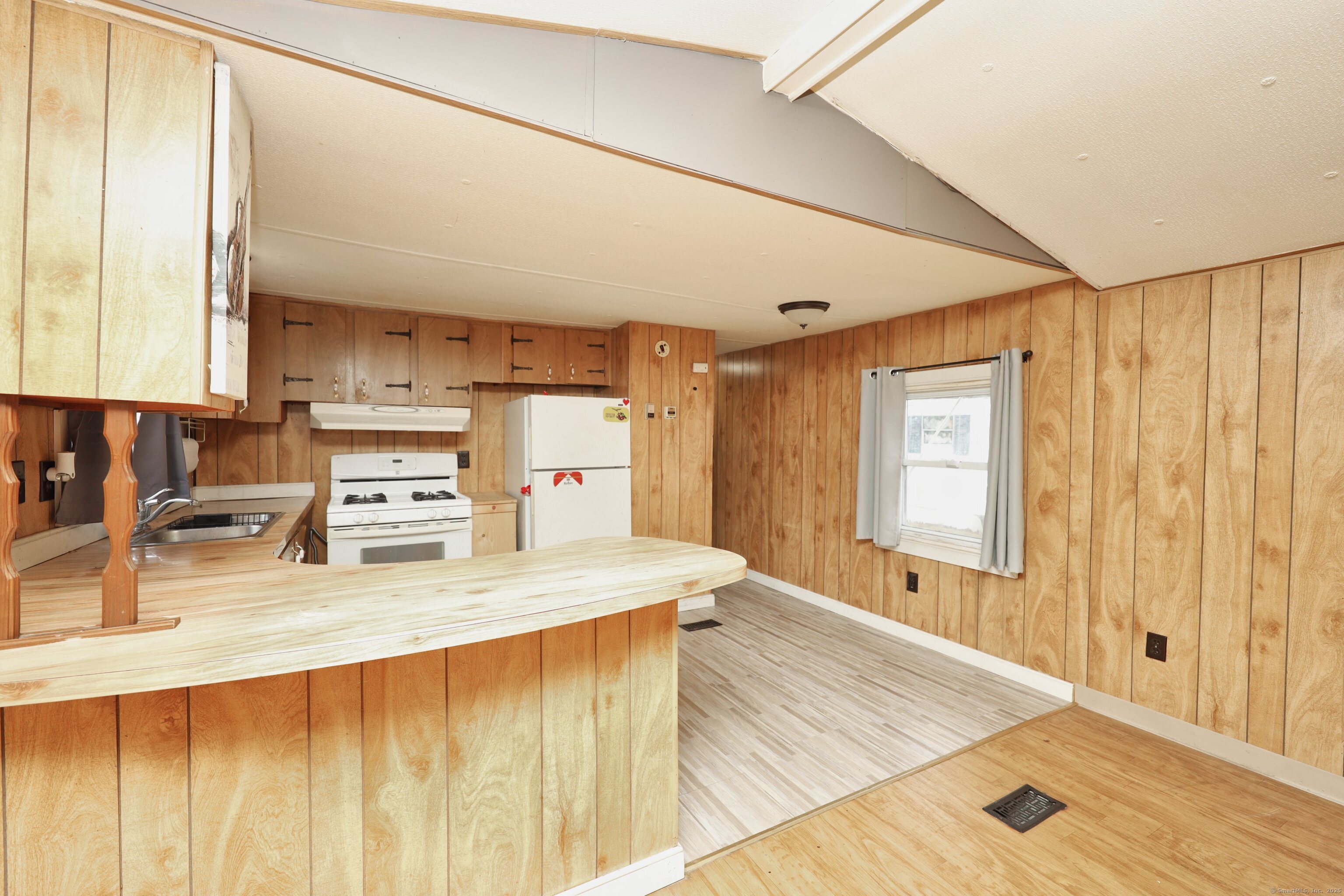 8 Thunderbird Drive, Naugatuck, Connecticut image 9
