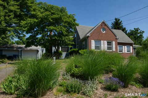 Photo of 40 Hillcrest Avenue, Middletown, CT 06457 (MLS # 24177224)