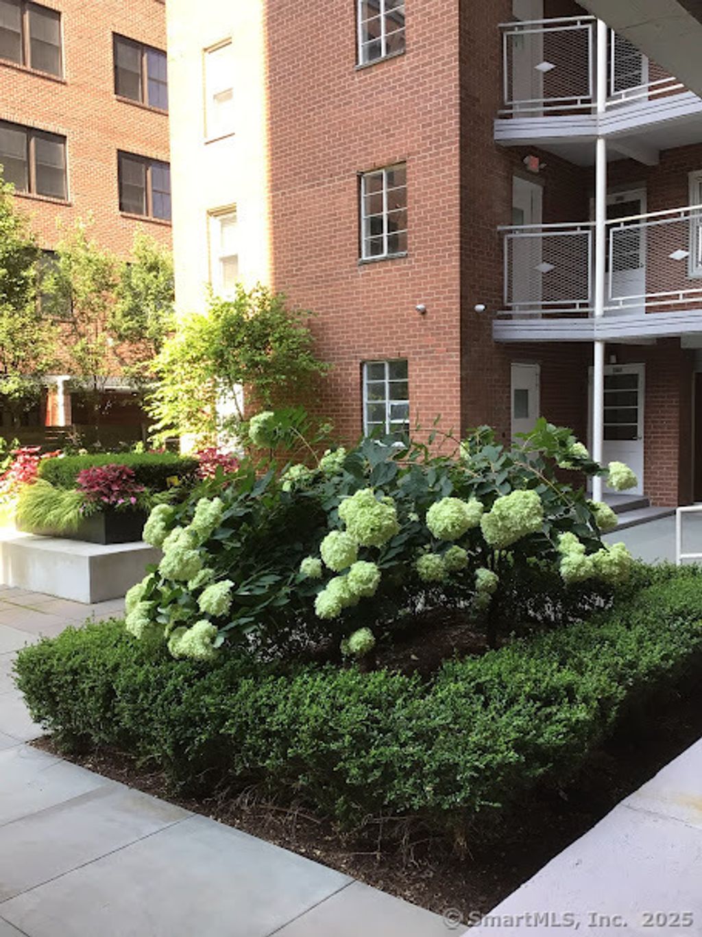 Photo of 700 Summer Street #APT 4L, Stamford, CT 06901 (MLS # 24114352)