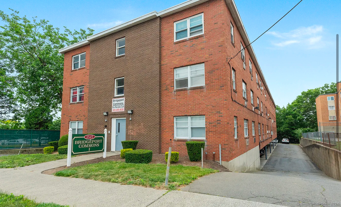 Rental Property at 1525 Central Avenue B5, Bridgeport, Connecticut - Bedrooms: 1 
Bathrooms: 1 
Rooms: 4  - $1,550 MO.