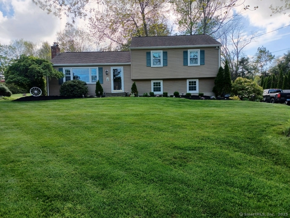 Benedict Road, Bethel, Connecticut - 3 Bedrooms  
2 Bathrooms  
7 Rooms - 