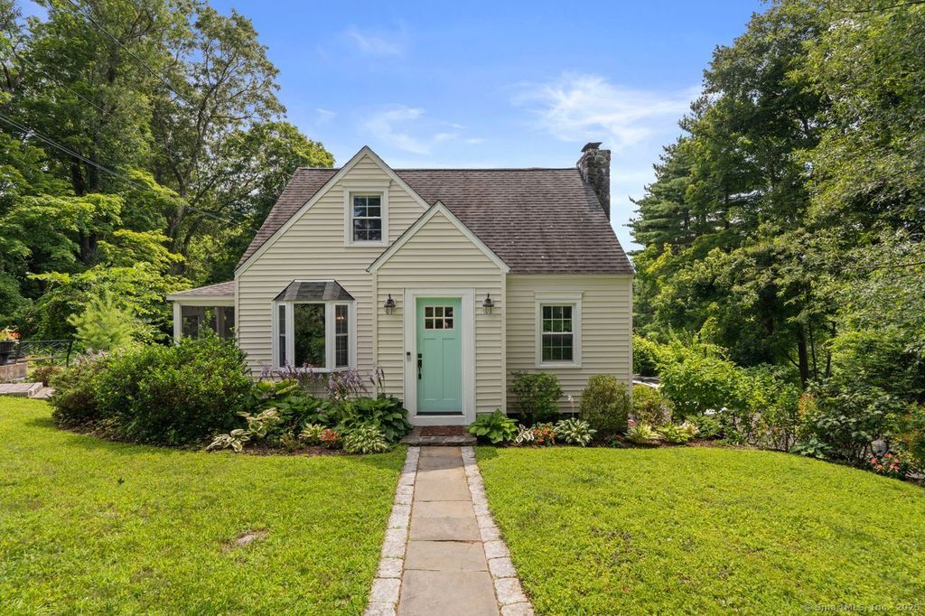 Photo of 5 Rabbit Lane, Brookfield, CT 06804 (MLS # 24116817)