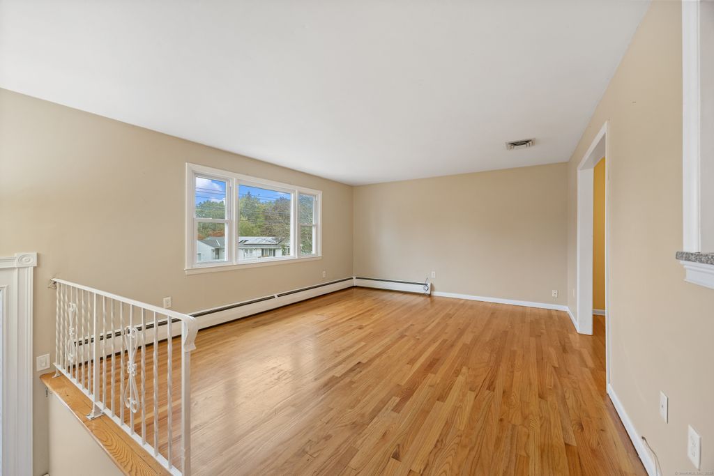 Photo of 140 Townsend Terrace, New Haven, CT 06512 (MLS # 24133330)