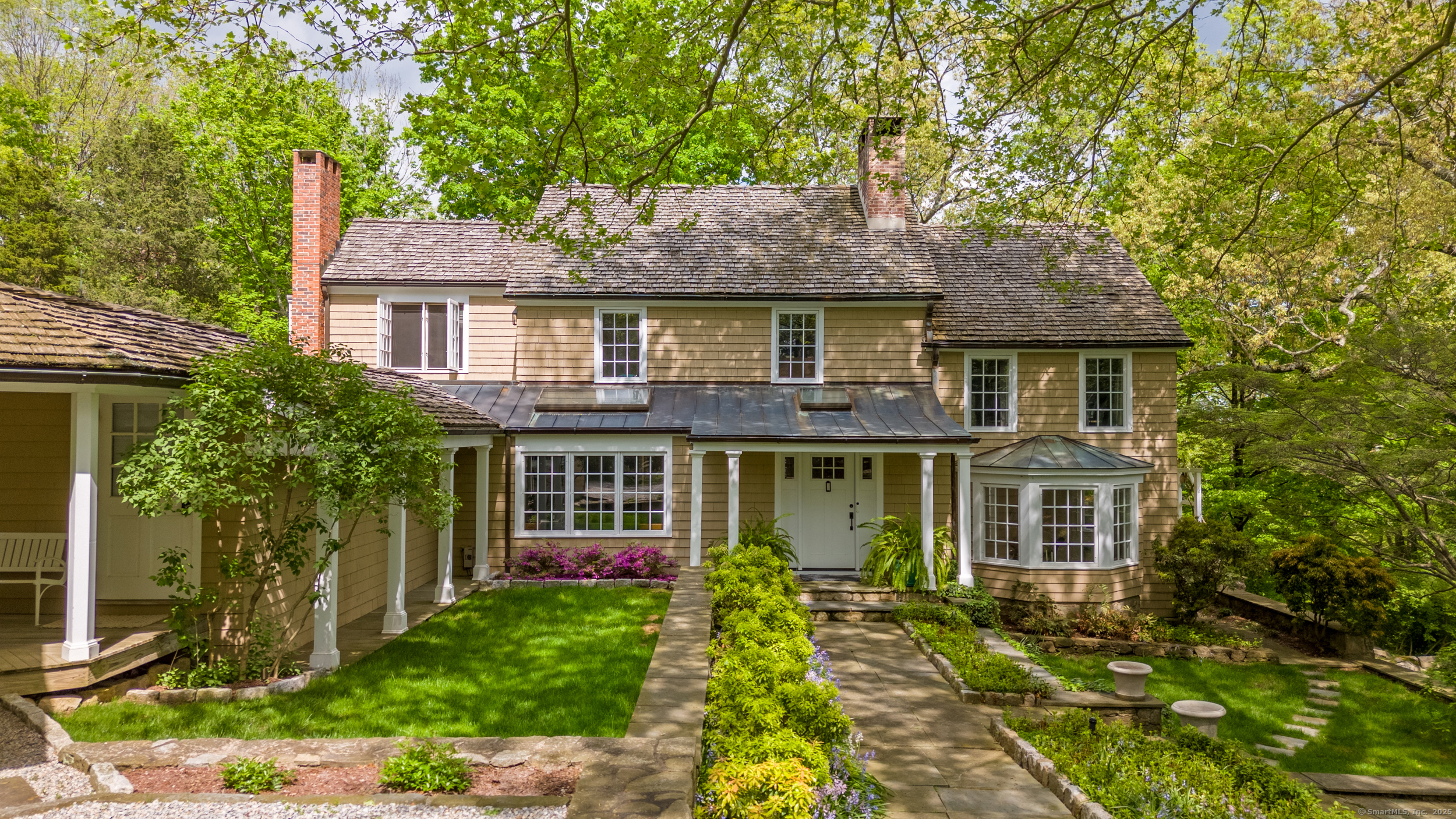Laurel Road, New Canaan, Connecticut - 4 Bedrooms  
4 Bathrooms  
8 Rooms - 