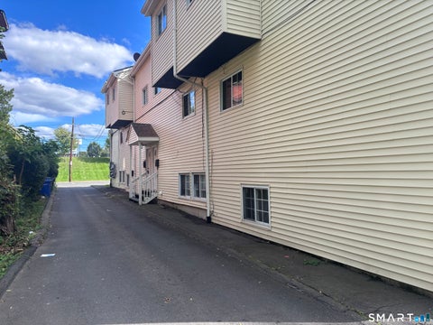 Multifamily For Rent - 71 Williams Street #B<br/> Hartford, CT 06120