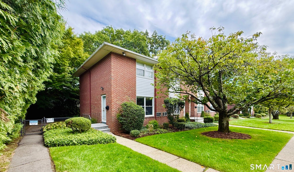 Photo of 1 Willowbrook Court #1, Stamford, CT 06902 (MLS # 24208851)