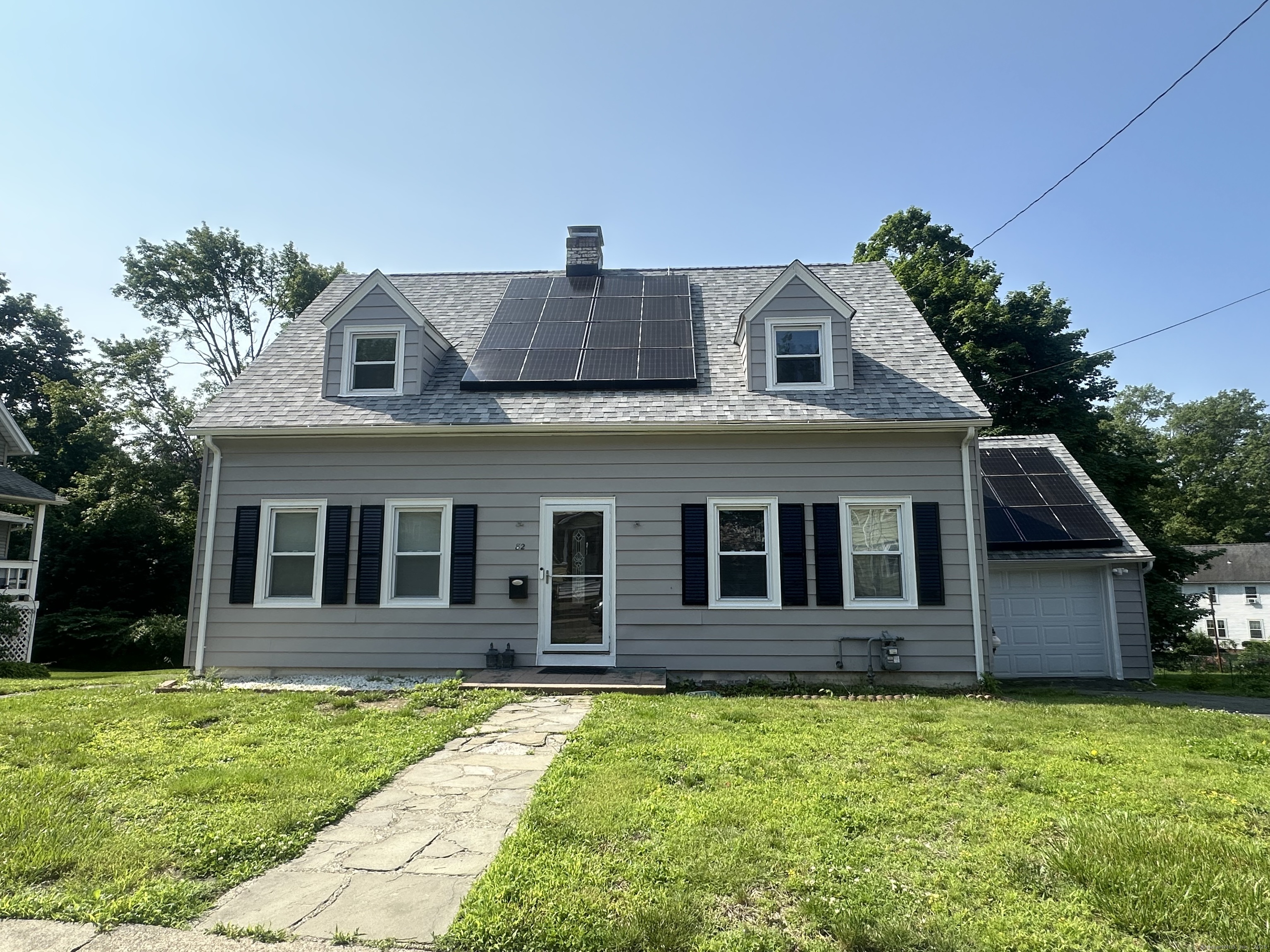 Trowbridge Place, Naugatuck, Connecticut - 3 Bedrooms  
3 Bathrooms  
7 Rooms - 