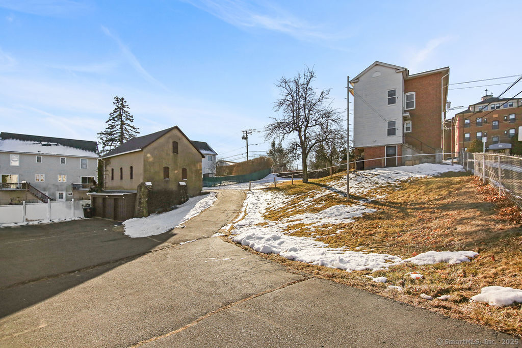 New Britain, Connecticut 06053, United States, 6 Bedrooms Bedrooms, ,2 BathroomsBathrooms,Residential,Active,13037