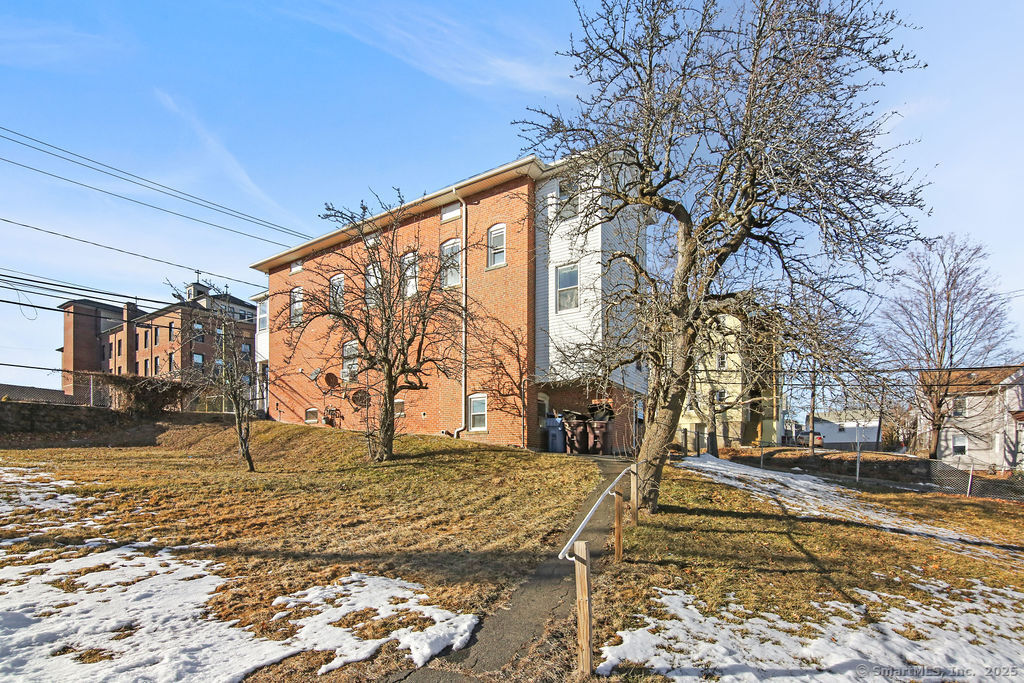 New Britain, Connecticut 06053, United States, 6 Bedrooms Bedrooms, ,2 BathroomsBathrooms,Residential,Active,13037