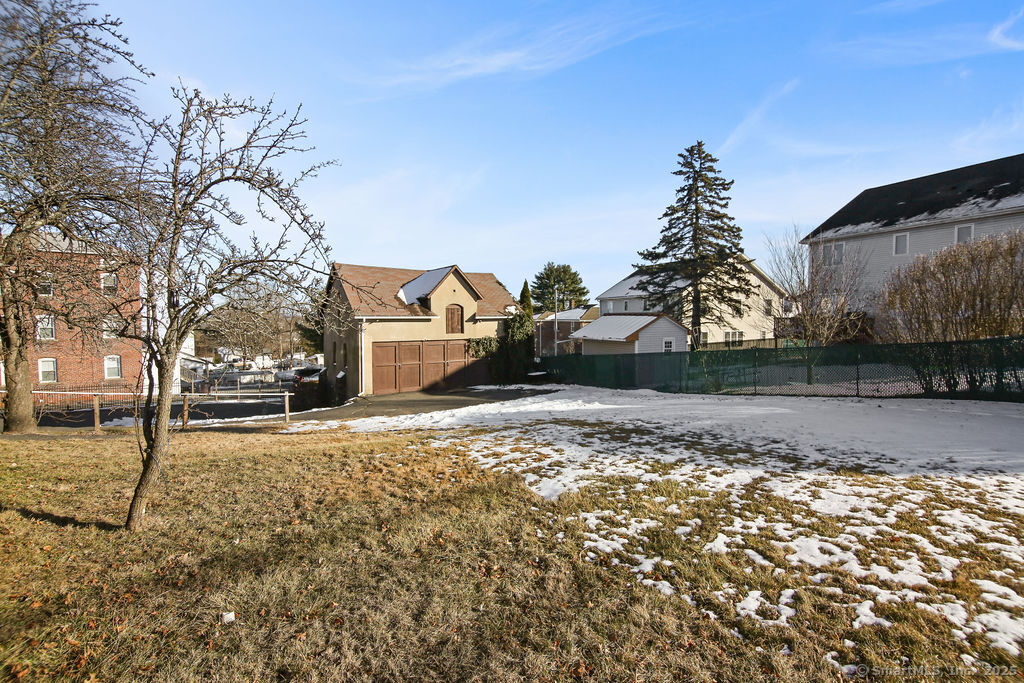 New Britain, Connecticut 06053, United States, 6 Bedrooms Bedrooms, ,2 BathroomsBathrooms,Residential,Active,13037