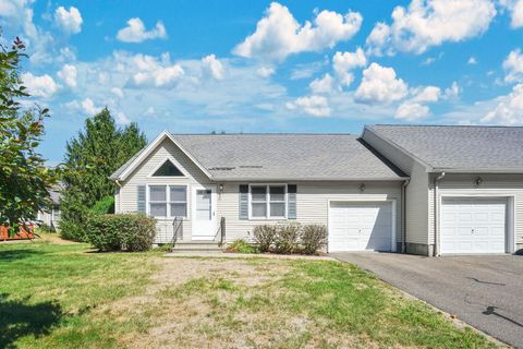 Photo of 304 Brainard Road #APT 19, Enfield, CT 06082 (MLS # 24123828)