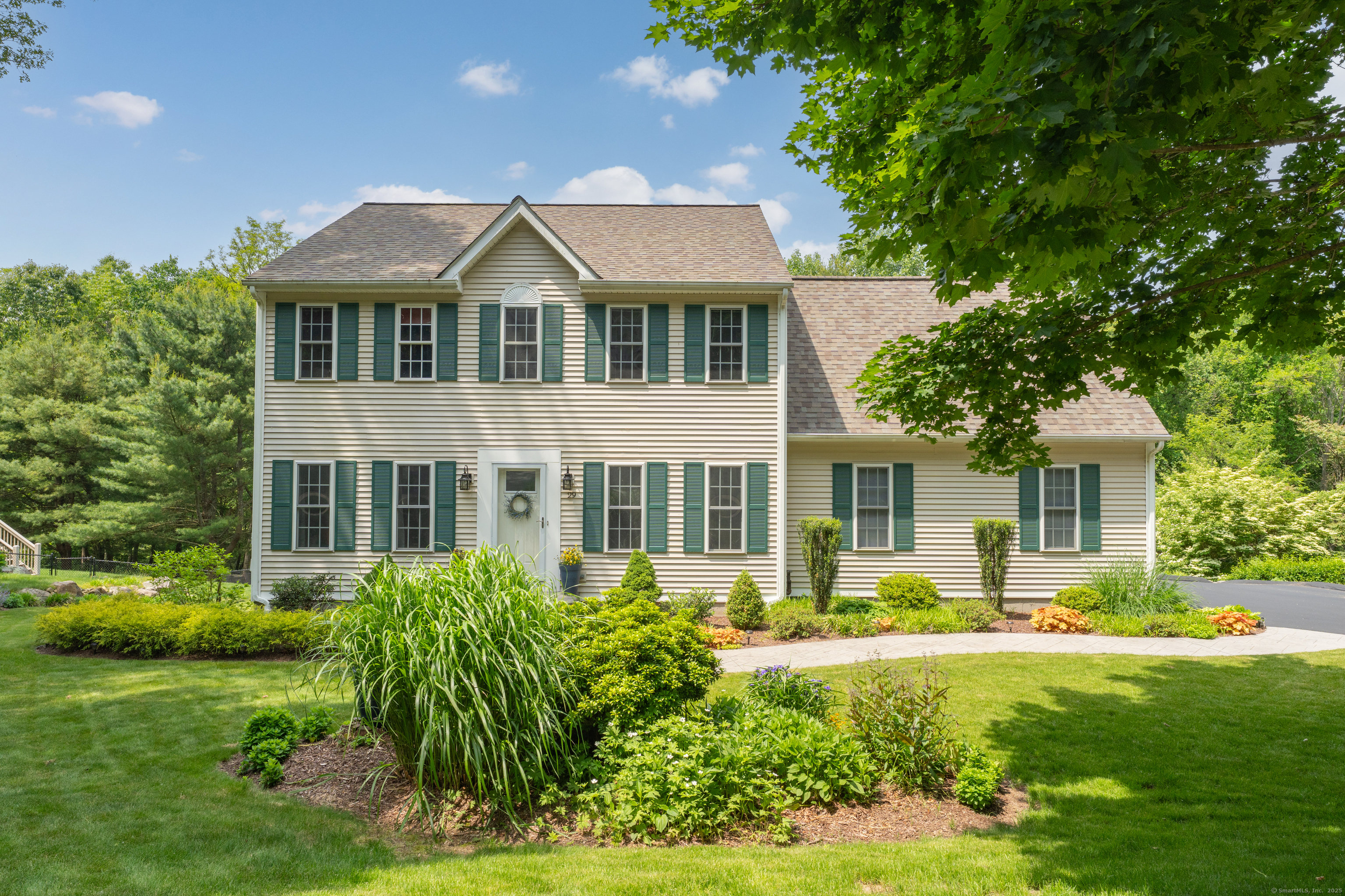 Yorkshire Drive, Waterford, Connecticut - 3 Bedrooms  
3 Bathrooms  
10 Rooms - 