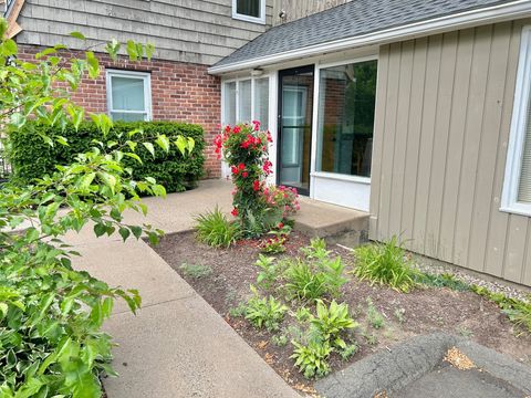 Tiny photo for 46 W Avon Road #Dental Office, Avon, CT 06001 (MLS # 24028344)