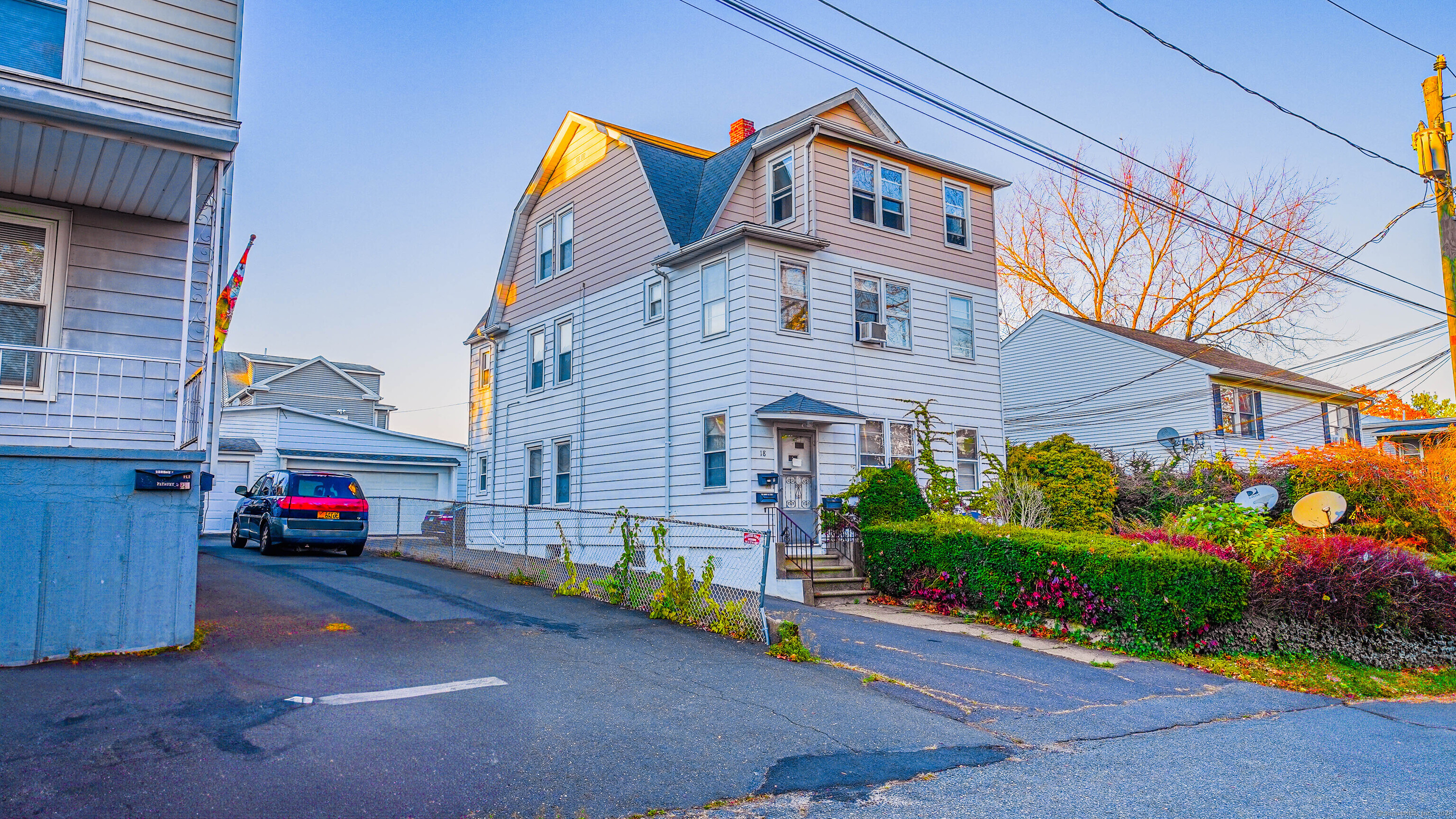 Property for Sale at 18 Rutland Street, Waterbury, Connecticut - Bedrooms: 6 
Bathrooms: 3 
Rooms: 17  - $349,990