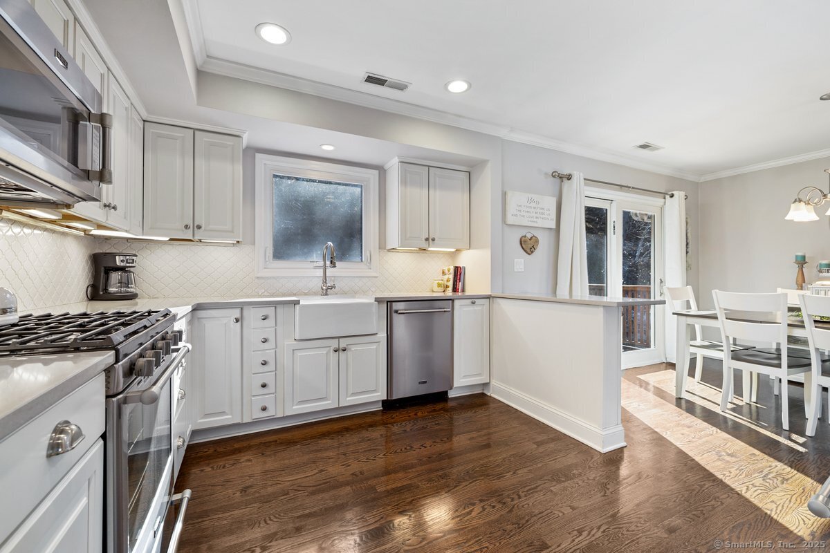 90 Wood Ridge Drive, Stamford, Connecticut image 9