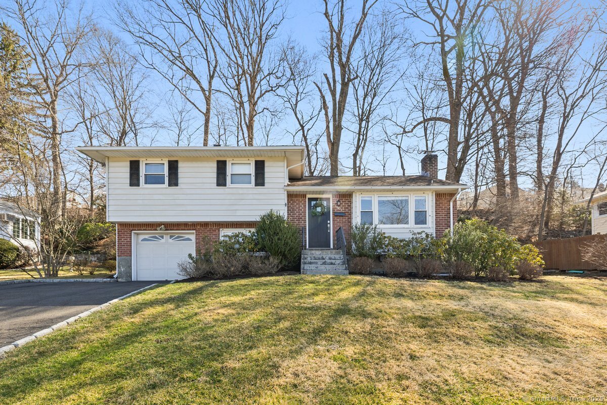 90 Wood Ridge Drive, Stamford, Connecticut image 1