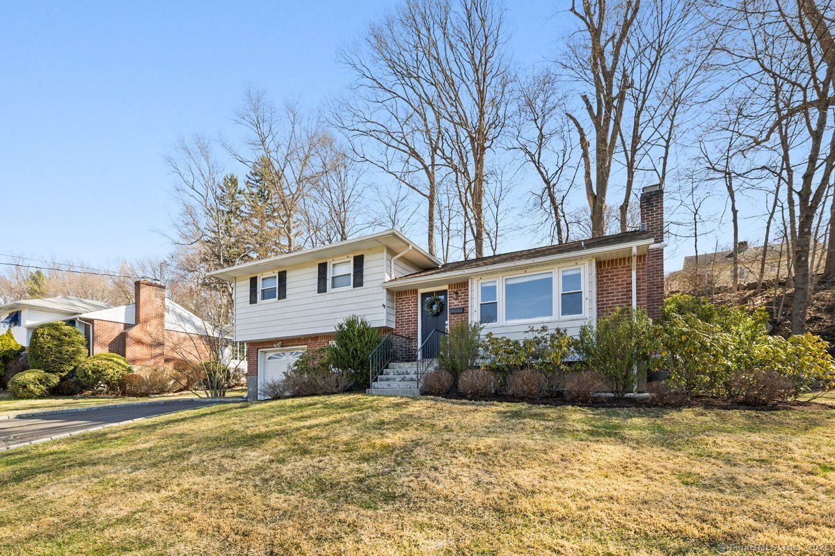 90 Wood Ridge Drive, Stamford, Connecticut image 2