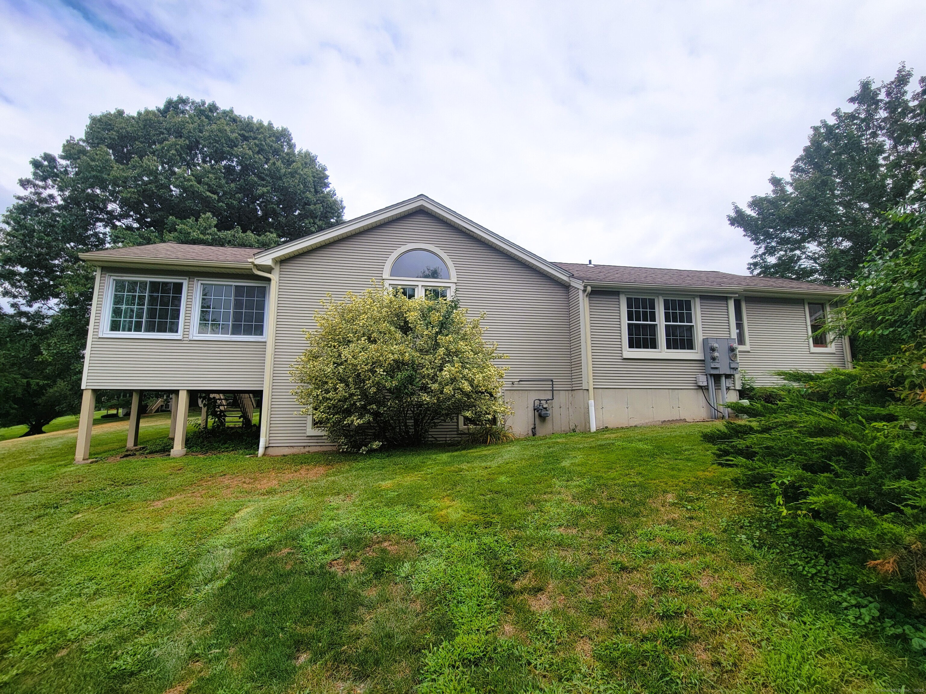 2101 Meadowview Drive 2101
