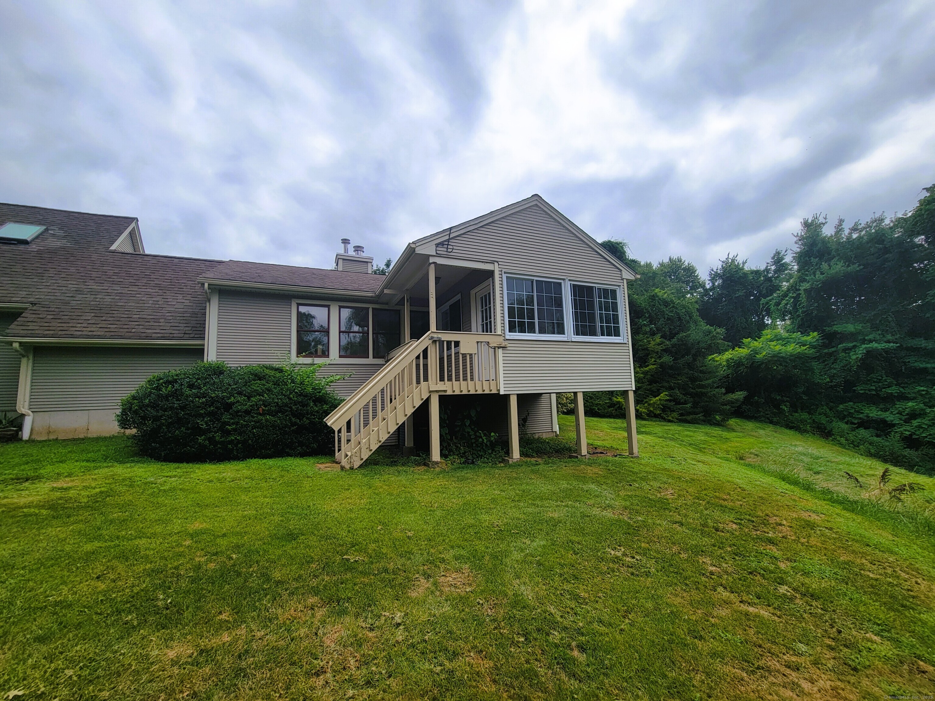 2101 Meadowview Drive 2101